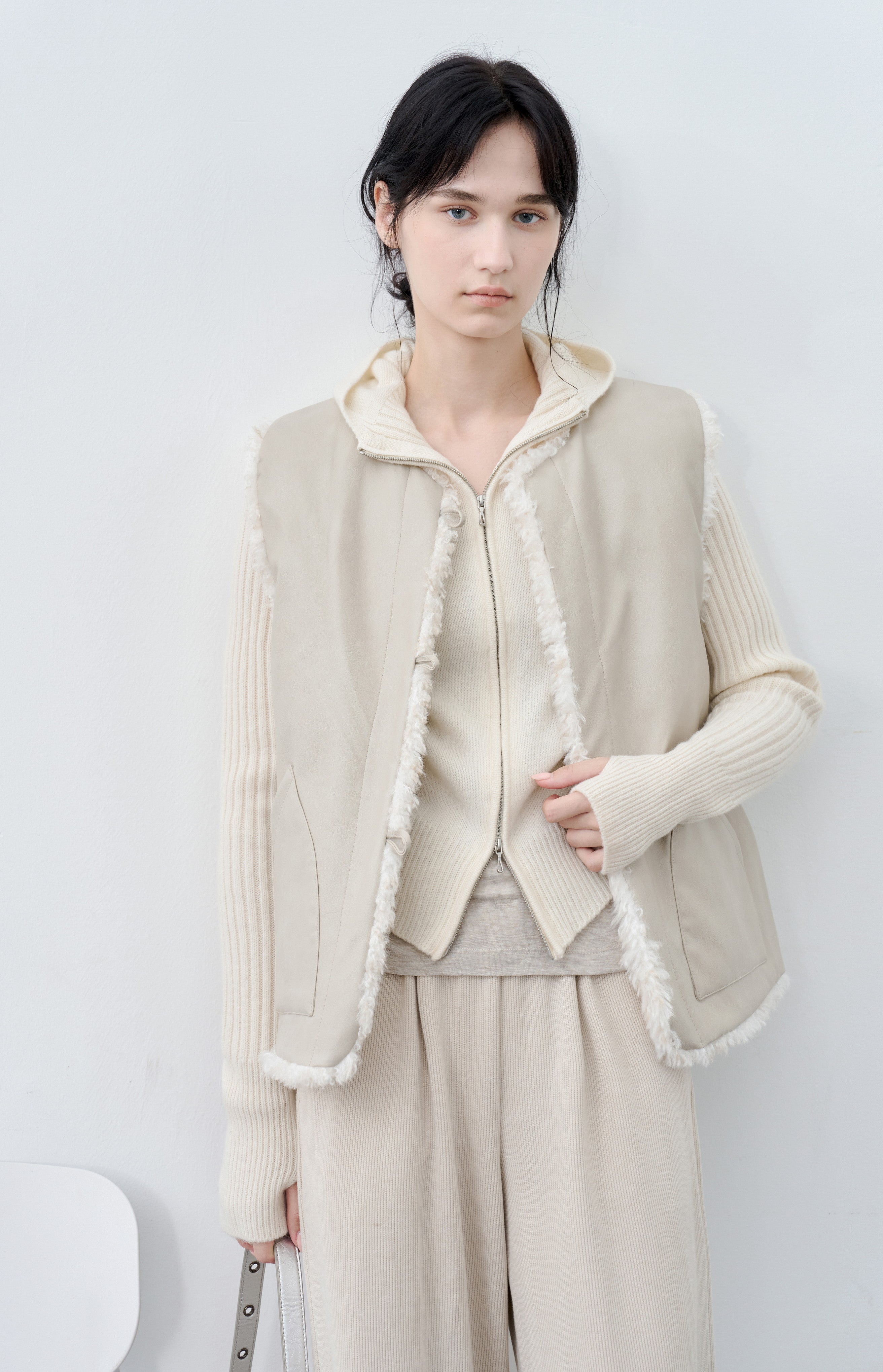 REVERSIBLE SOFT BOA VEST / 리버시블 소프트 보아 베스트