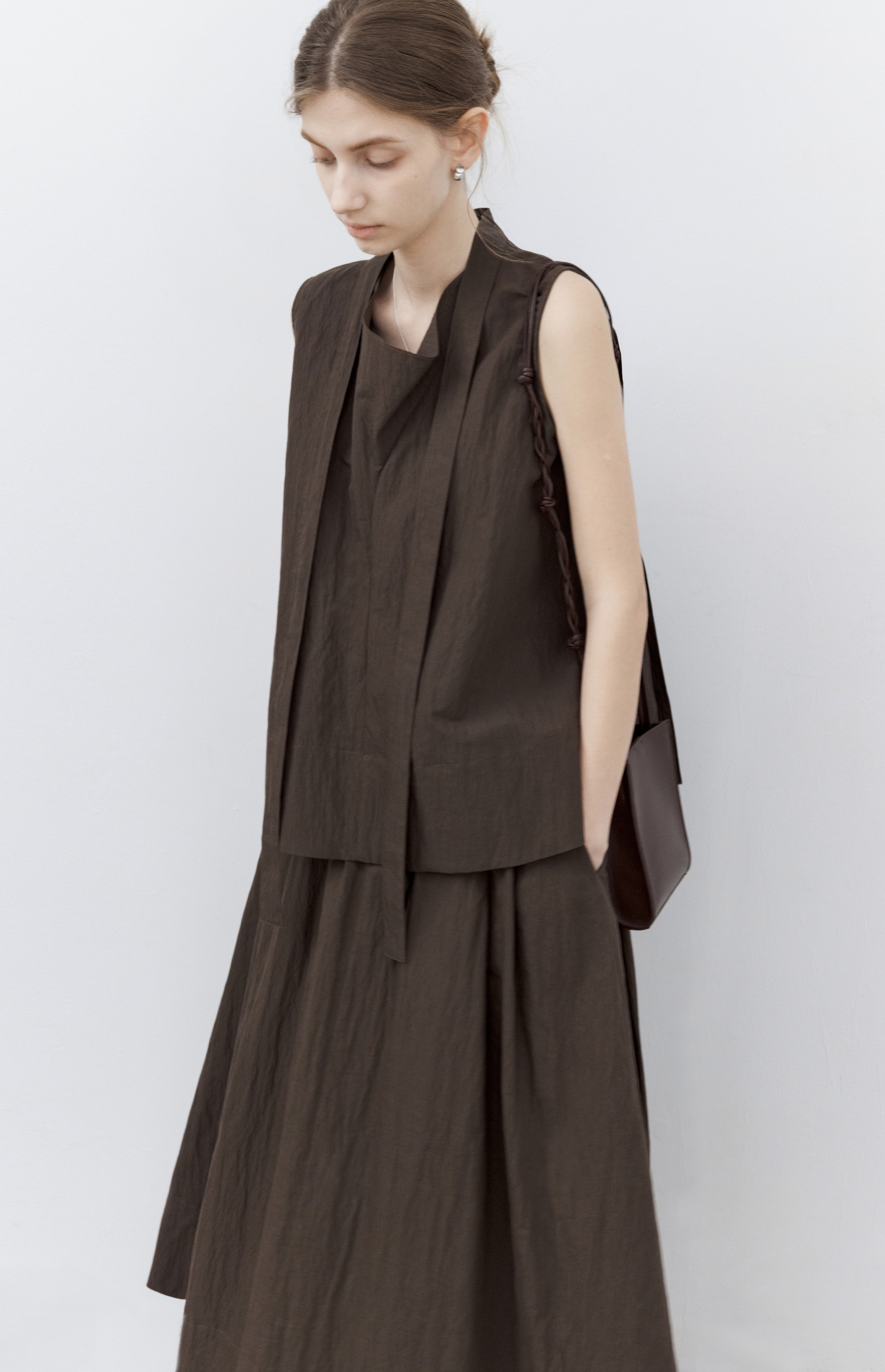VOLUME FLARE BROWN BLOUSE