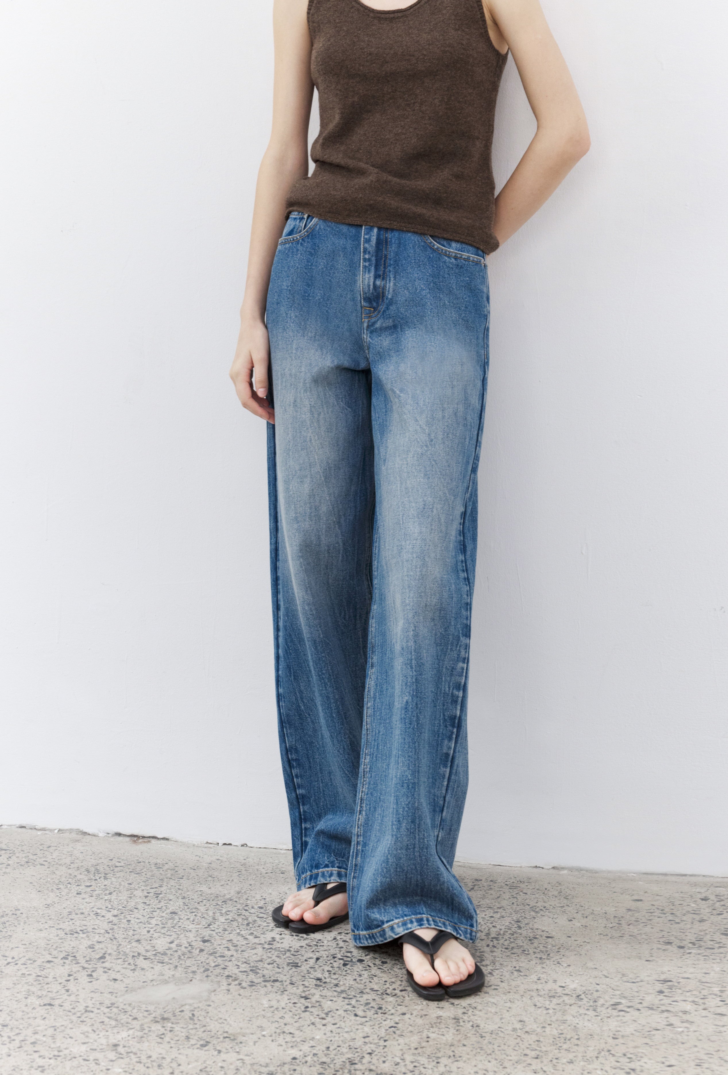 BASIC STRAIGHT JEANS