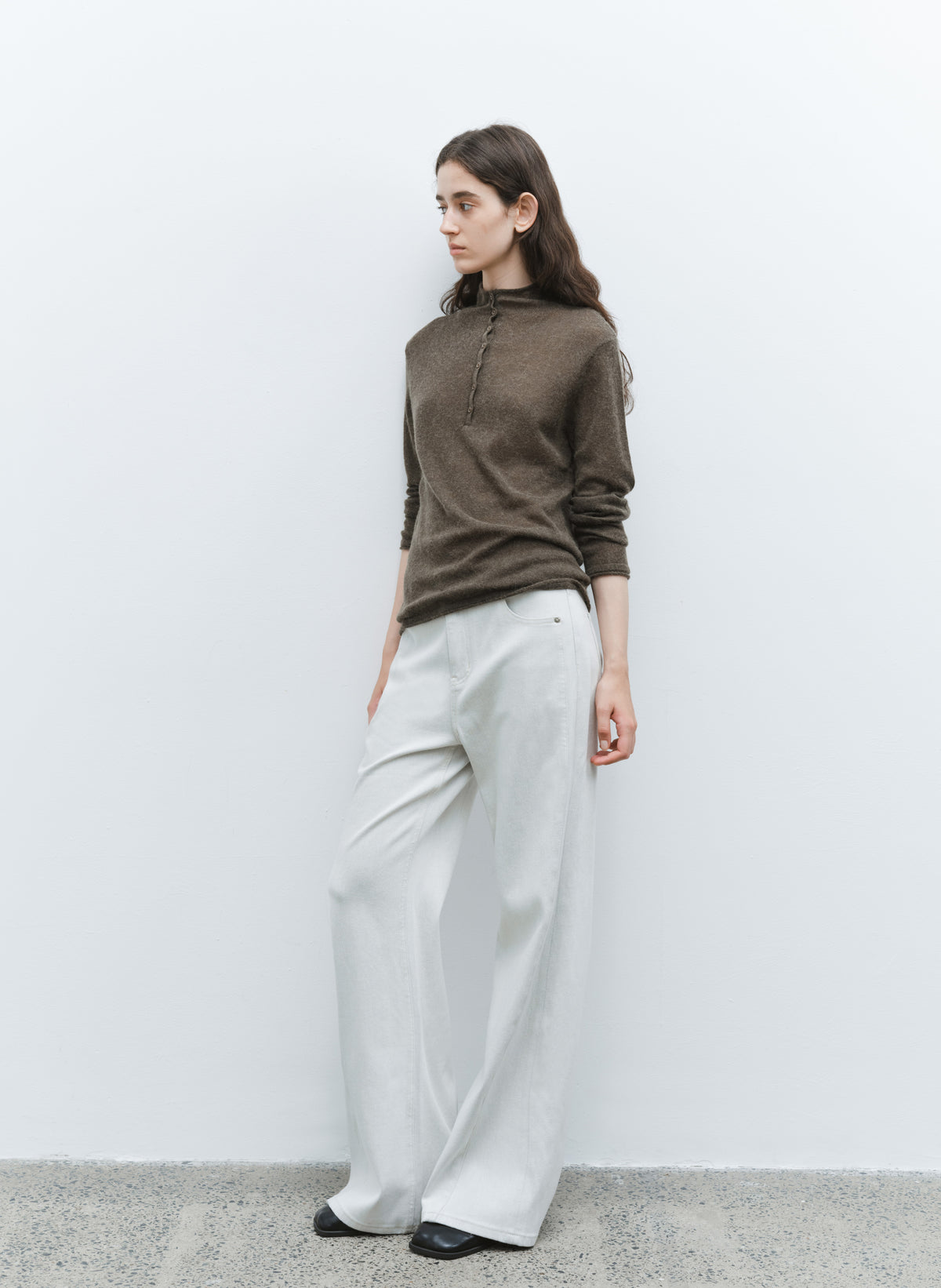 WASHED WHITE FLARE JEANS