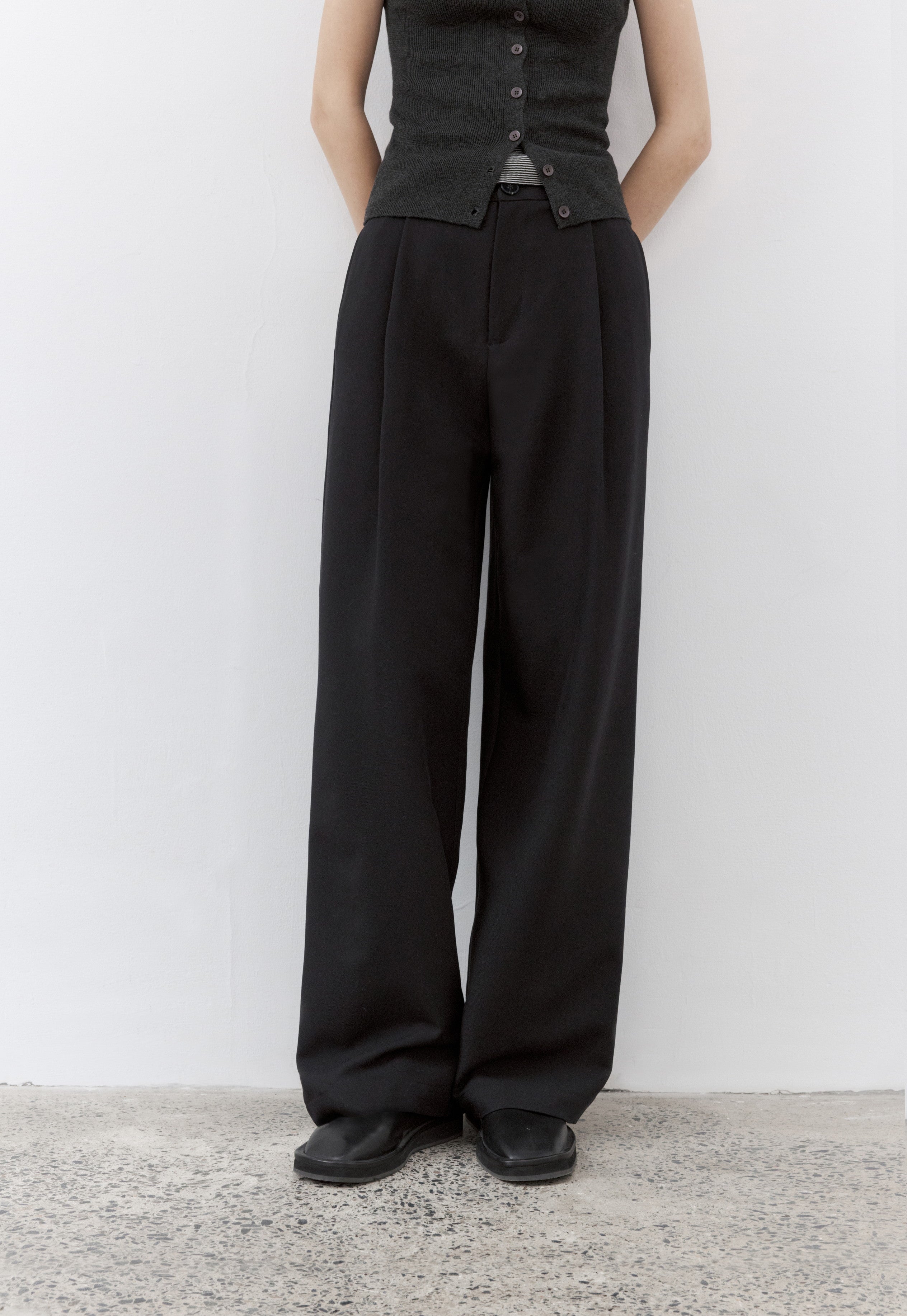 DRAPE STRAIGHT SLACKS
