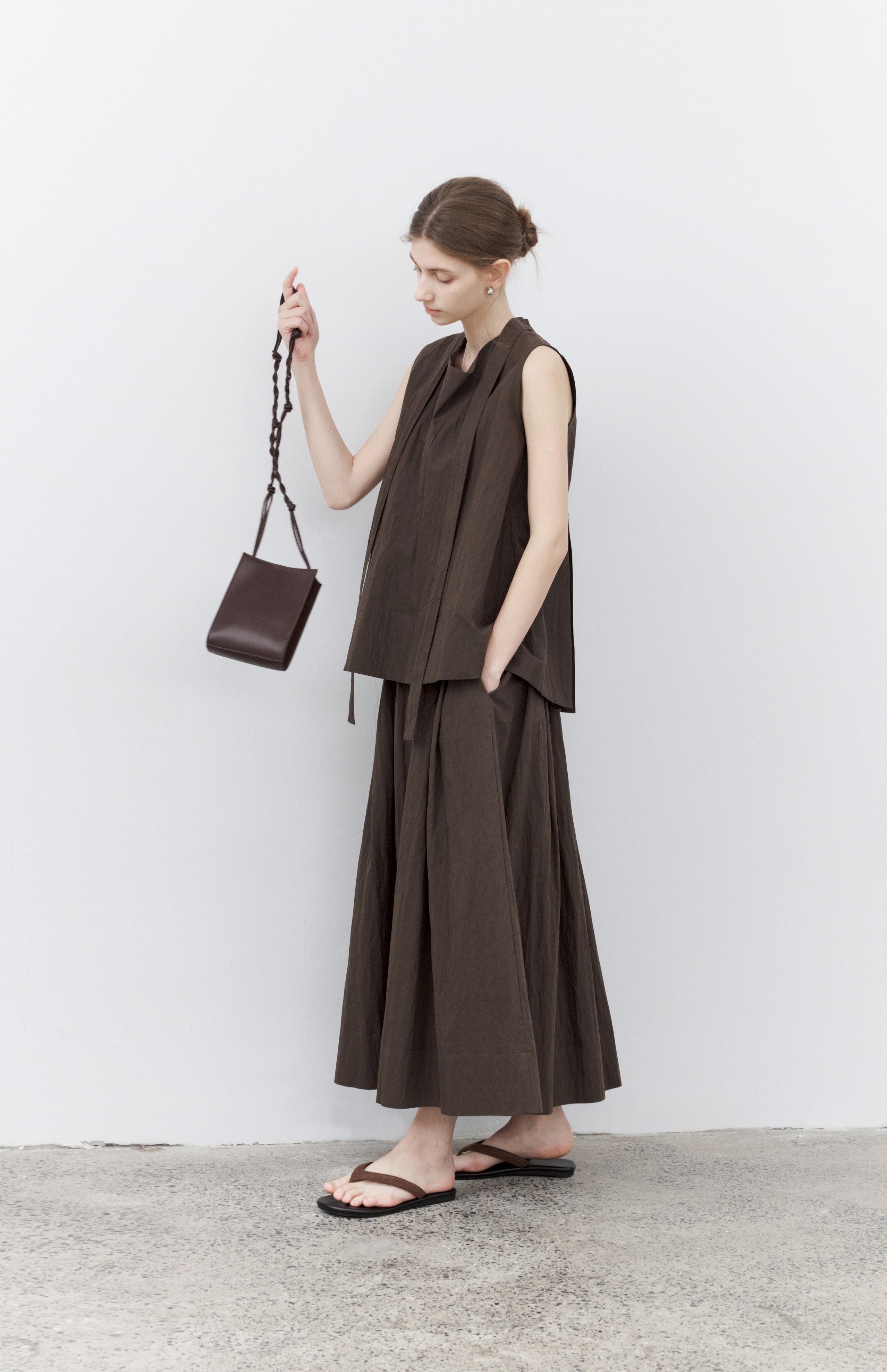 VOLUME GATHER BROWN SKIRT