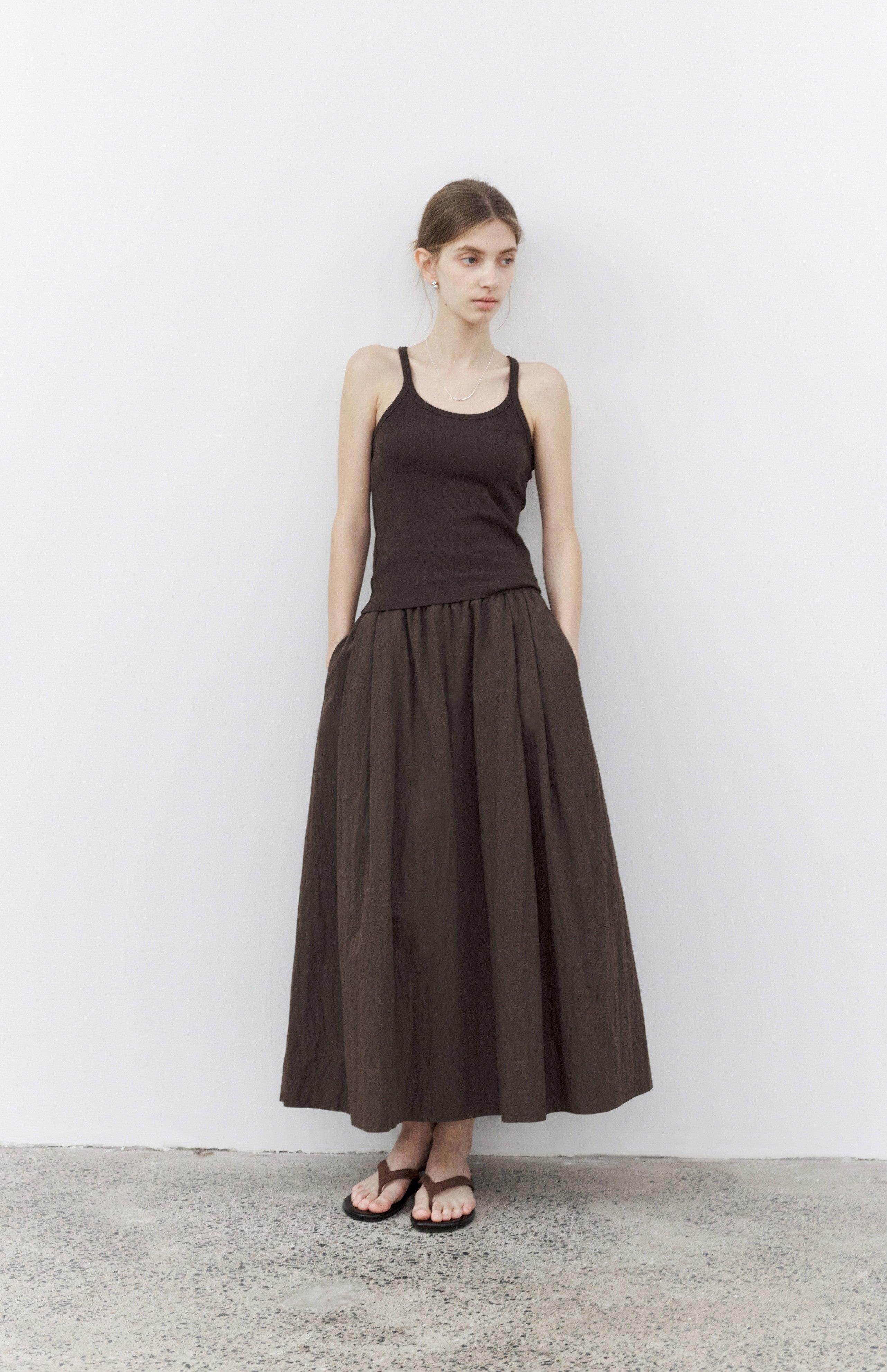VOLUME GATHER BROWN SKIRT