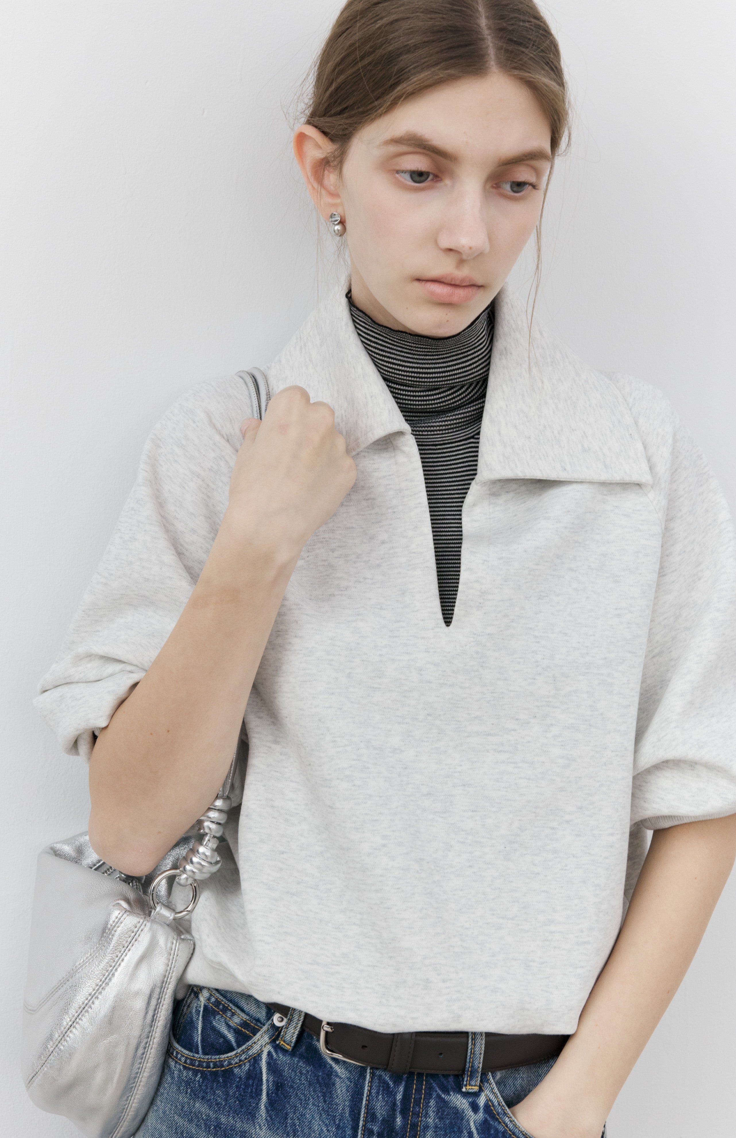 V-NECK LAPEL SWEATSHIRT/V 넥 래퍼 스웨트