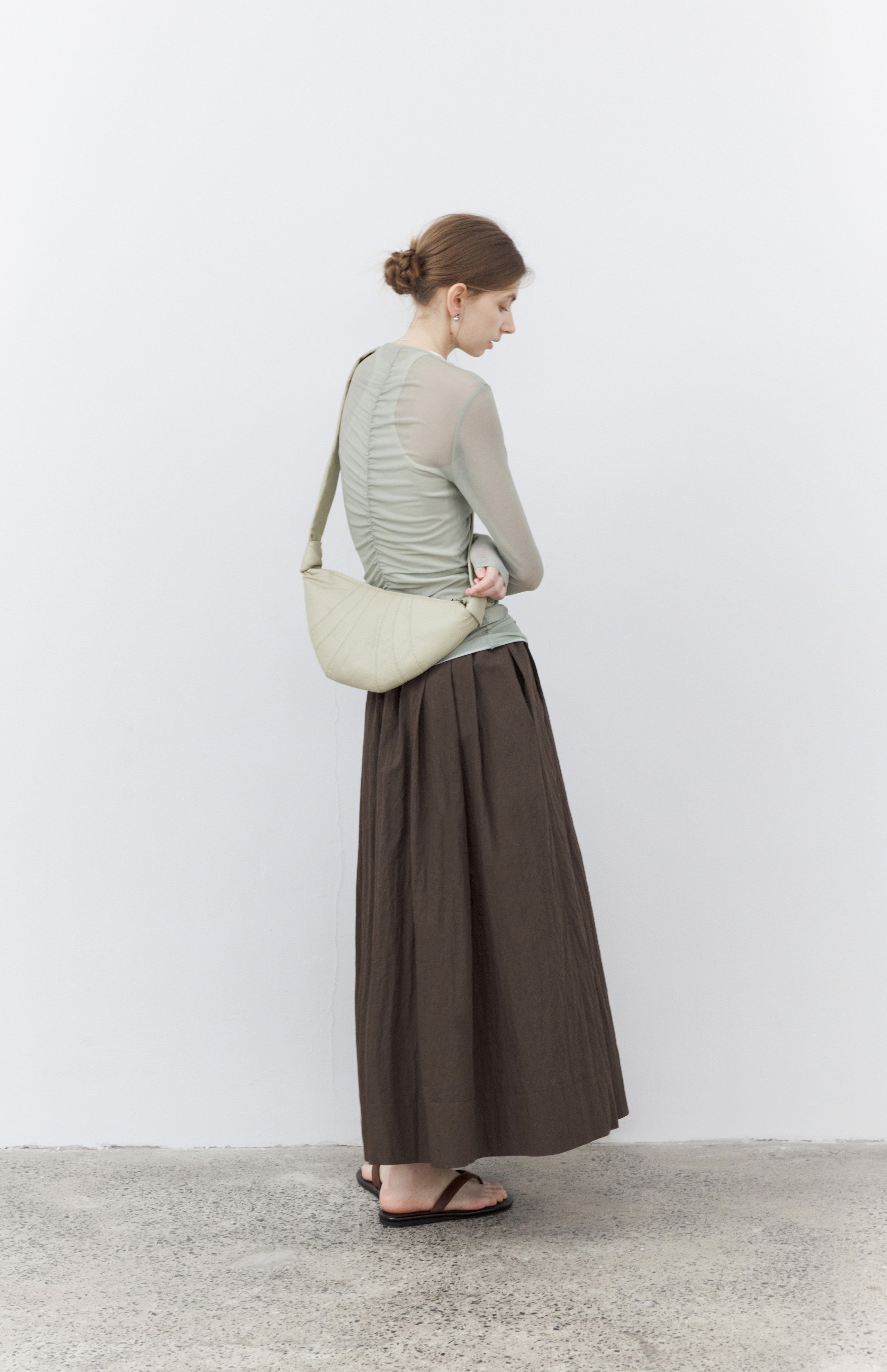 VOLUME GATHER BROWN SKIRT
