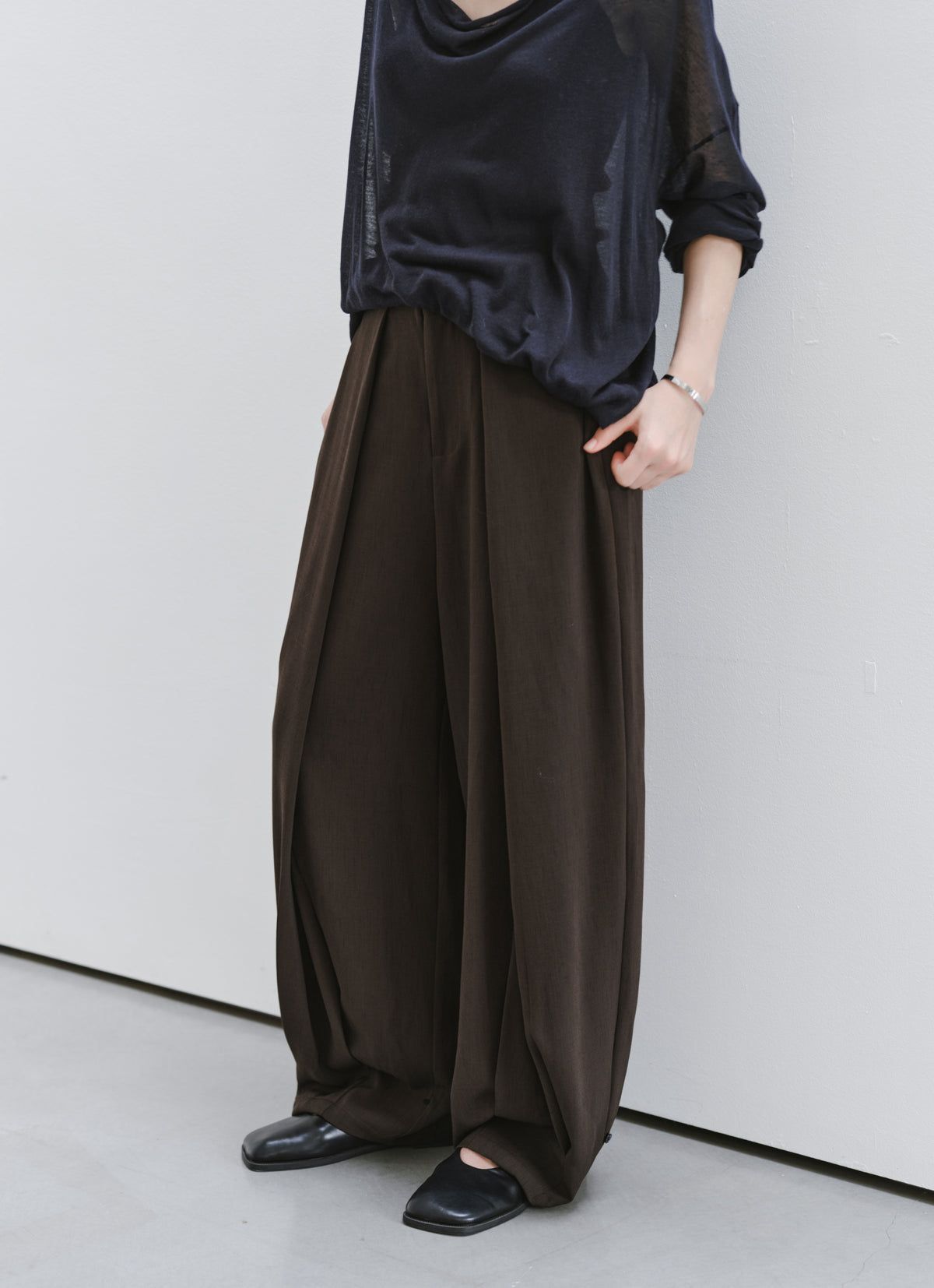 TUCK HEM DRAPE SLACKS