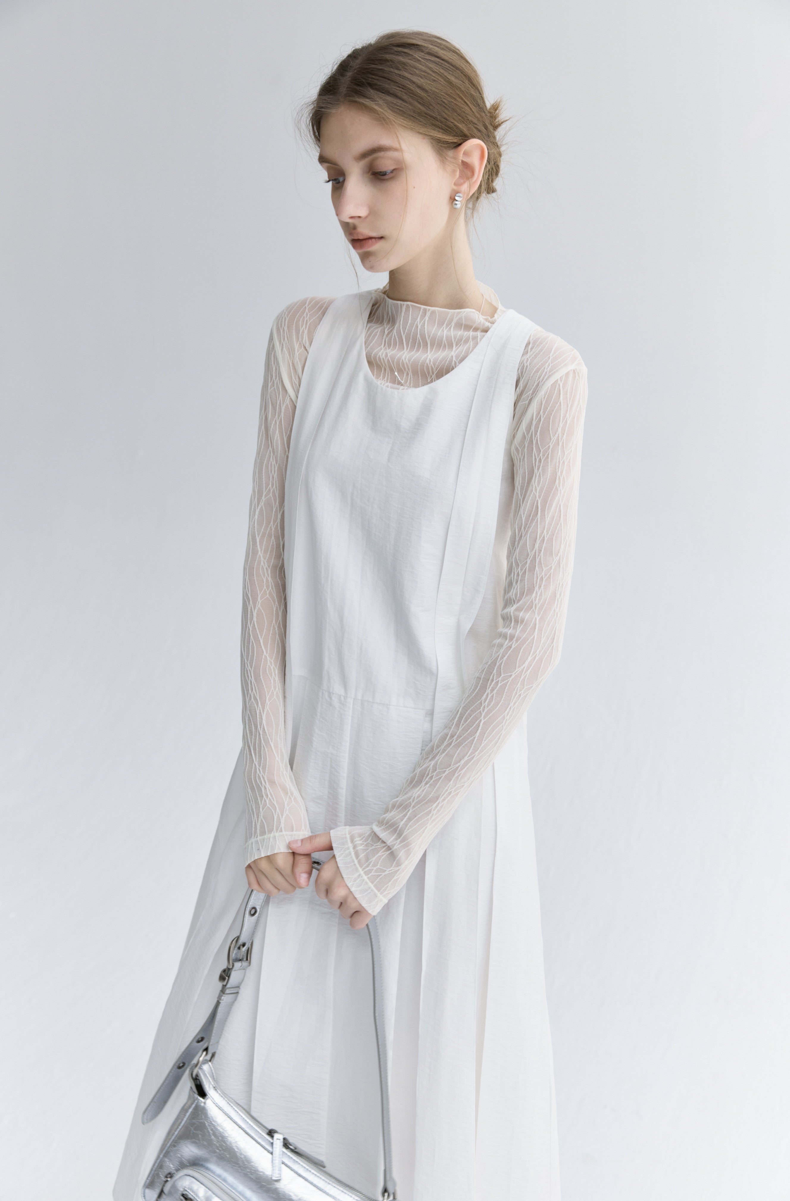 TREE JACQUARD SHEER TOP / 트리 자카드 시 아트 업