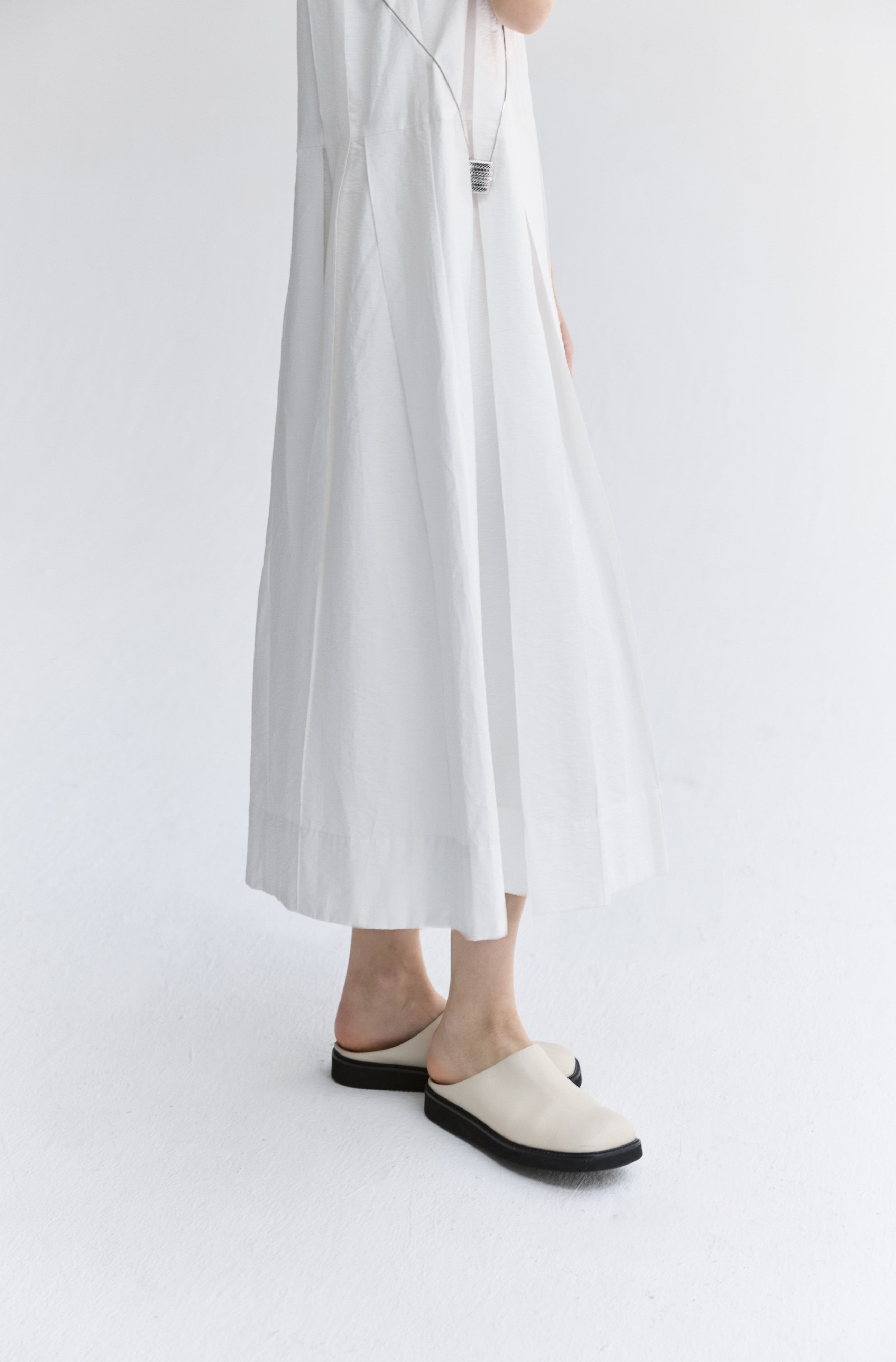 PLEATED SENSE NATURAL DRESS / プリーツセンスナチュラルワンピース