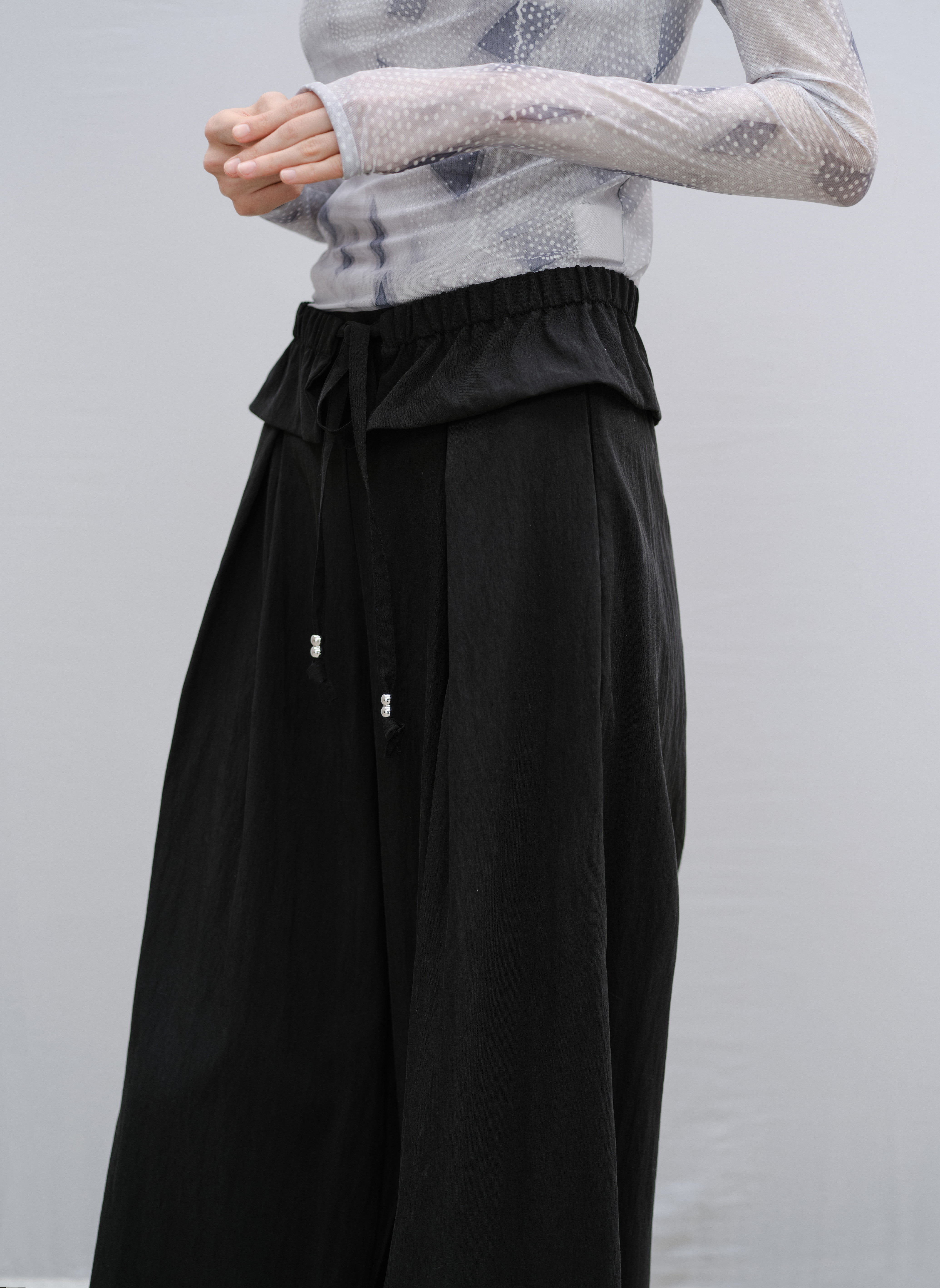 PLEATS WAIST DRAPE PANTS / 플리츠 웨스트 드레이프 팬츠