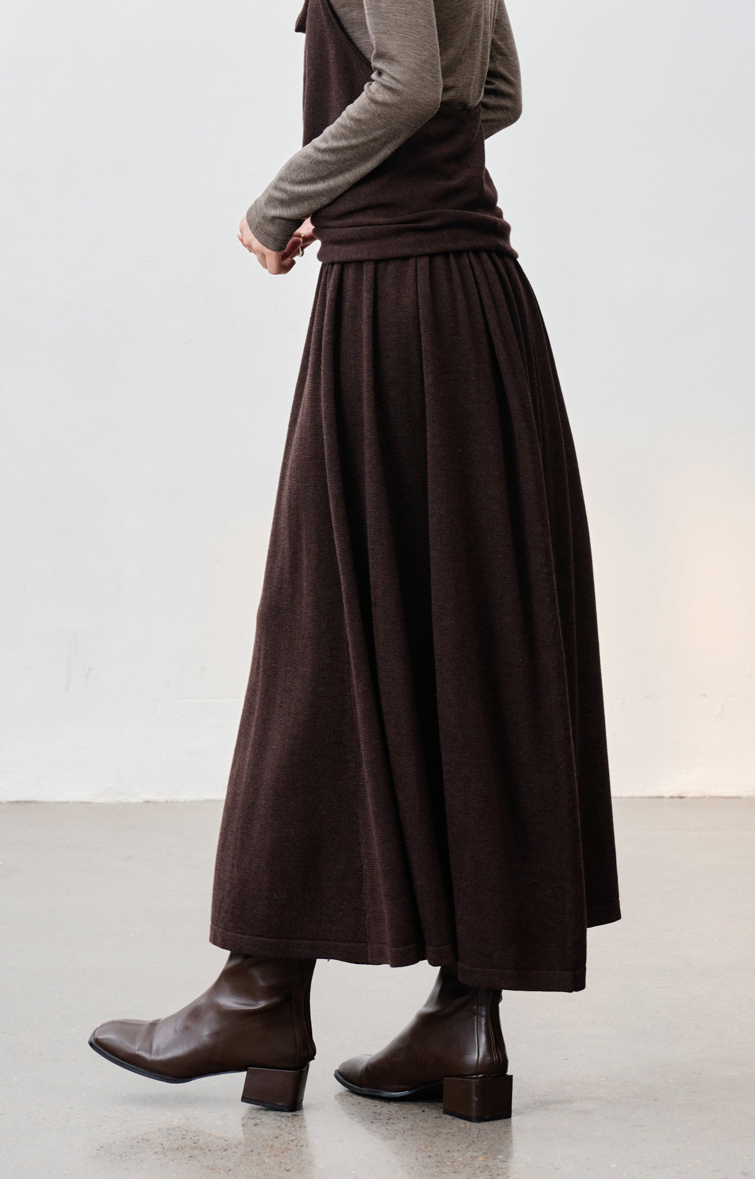 SOFT PLEATED DRAPE SKIRT