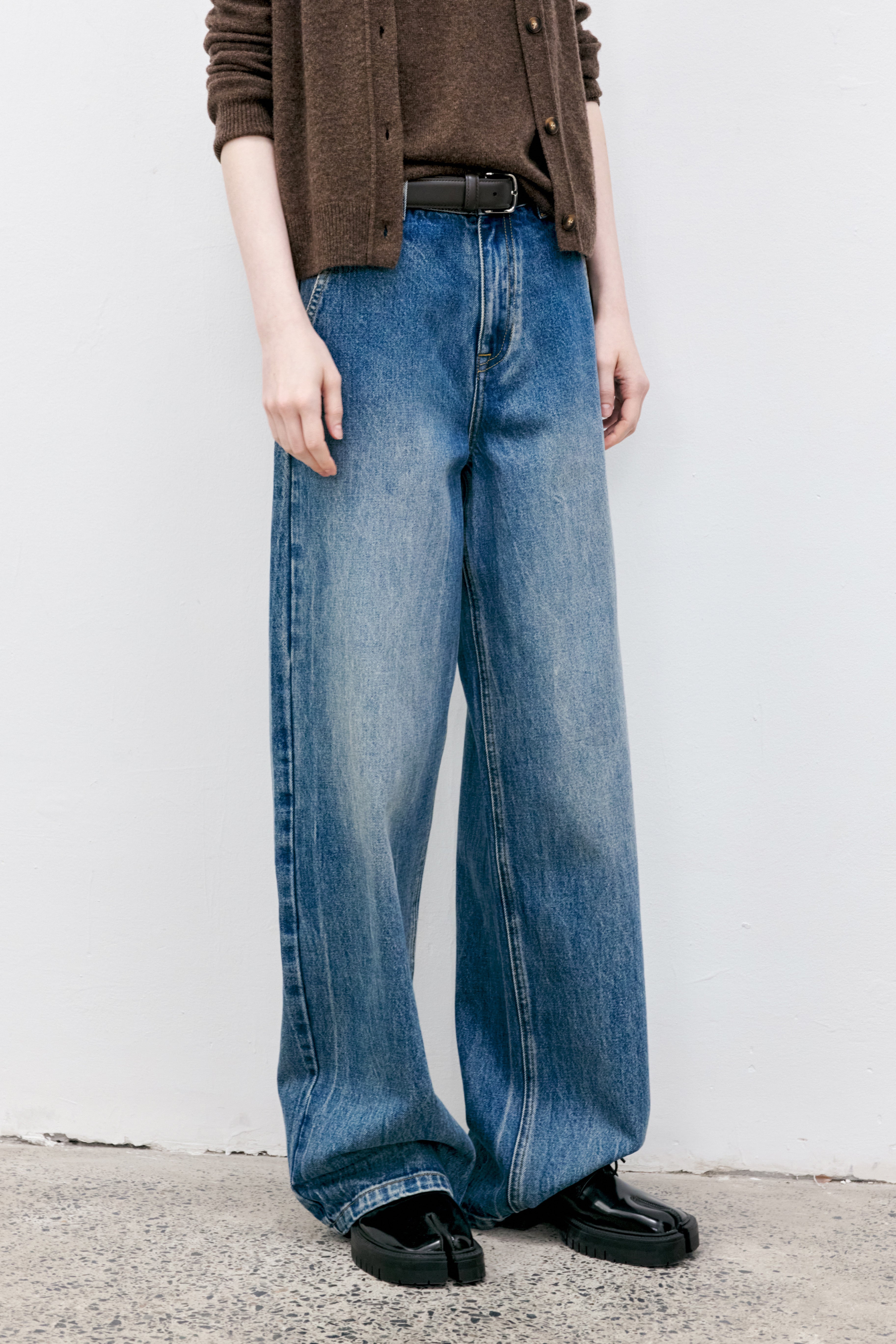 BASIC STRAIGHT JEANS / ベーシックストレートジーンズ