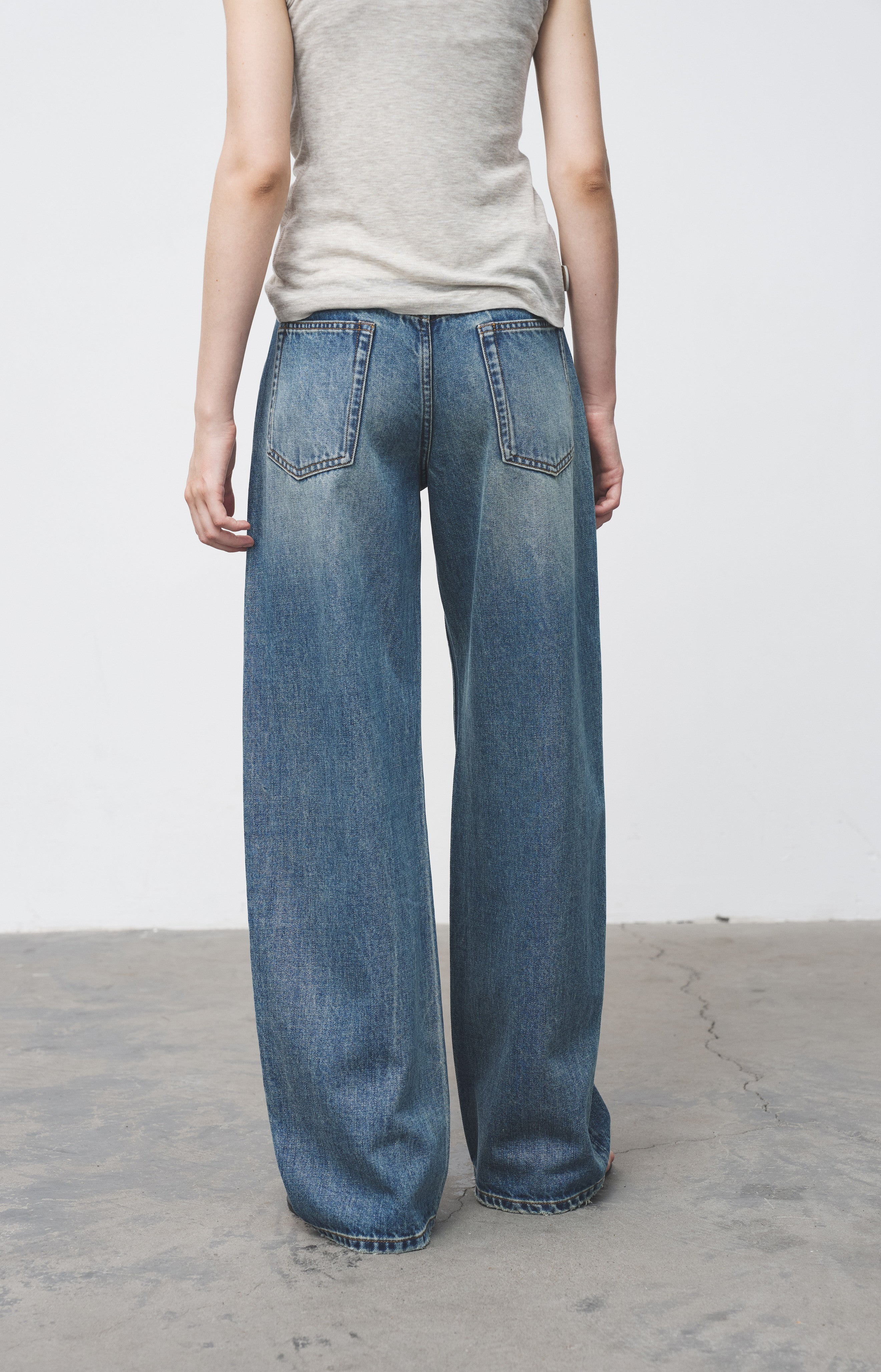 FADED BASIC STRAIGHT JEANS / フェードベーシックストレートジーンズ