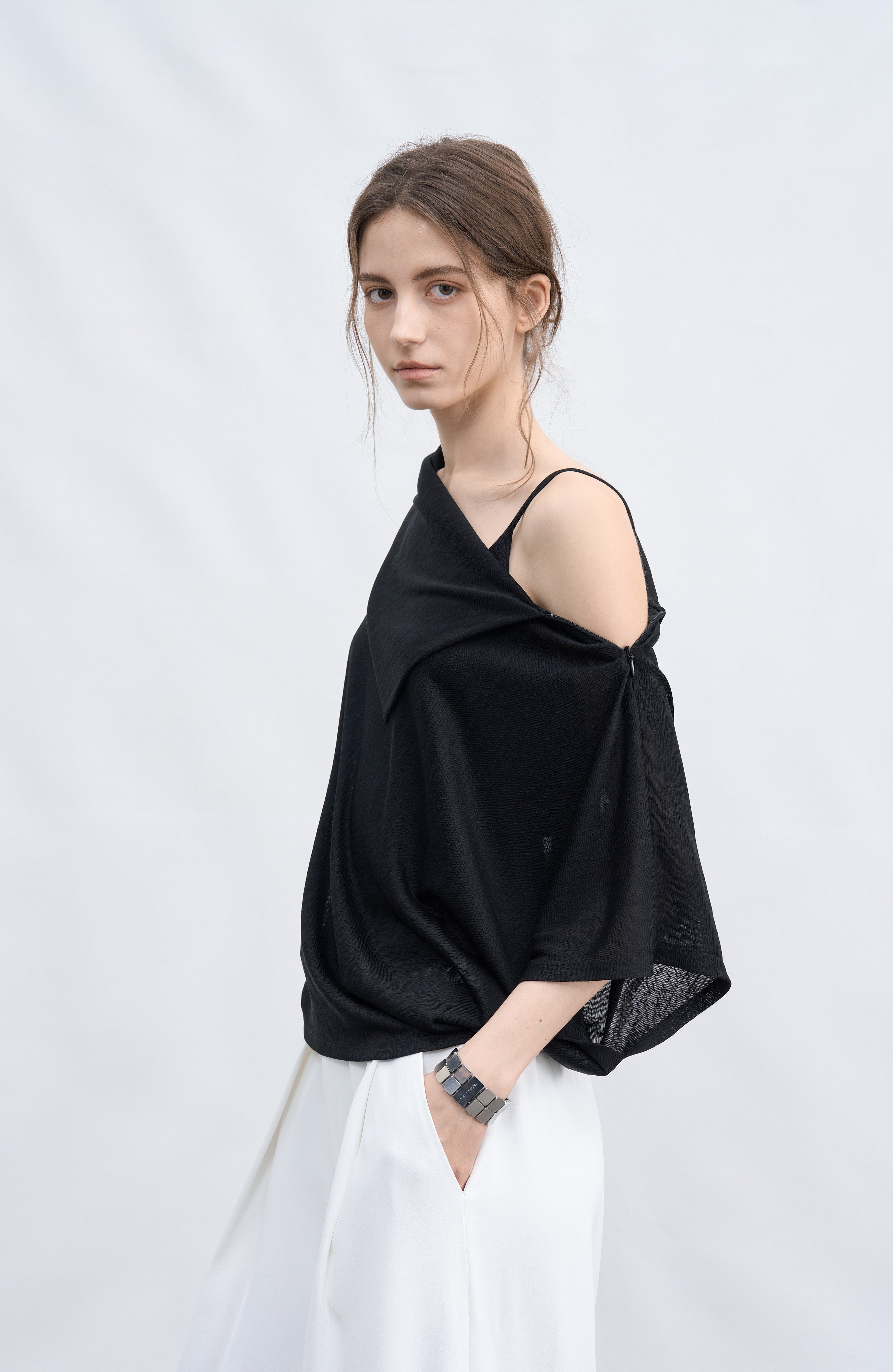 DOLMAN SLEEVE DRAPE TOP