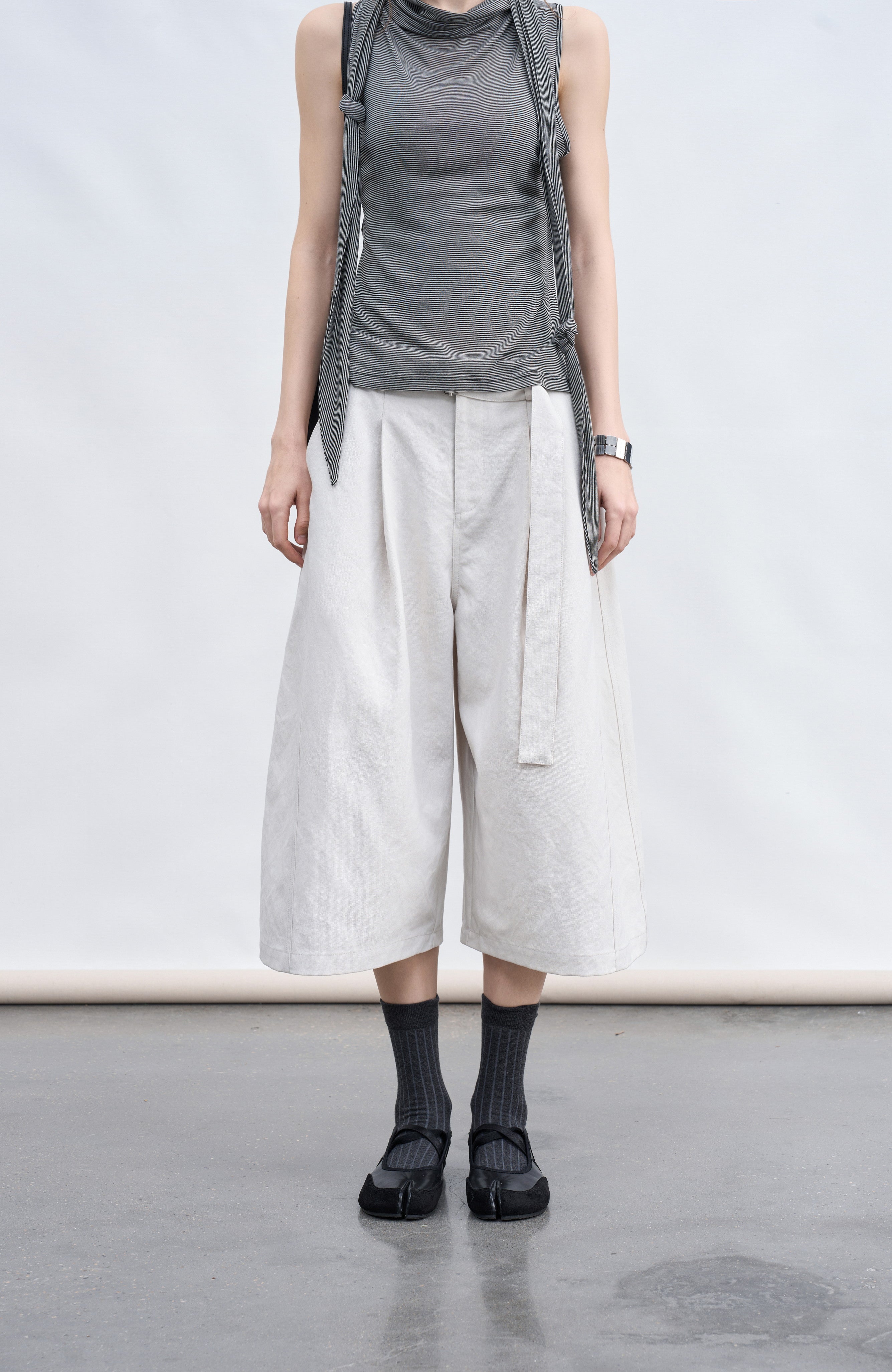 WIDE CURVE HALF PANTS