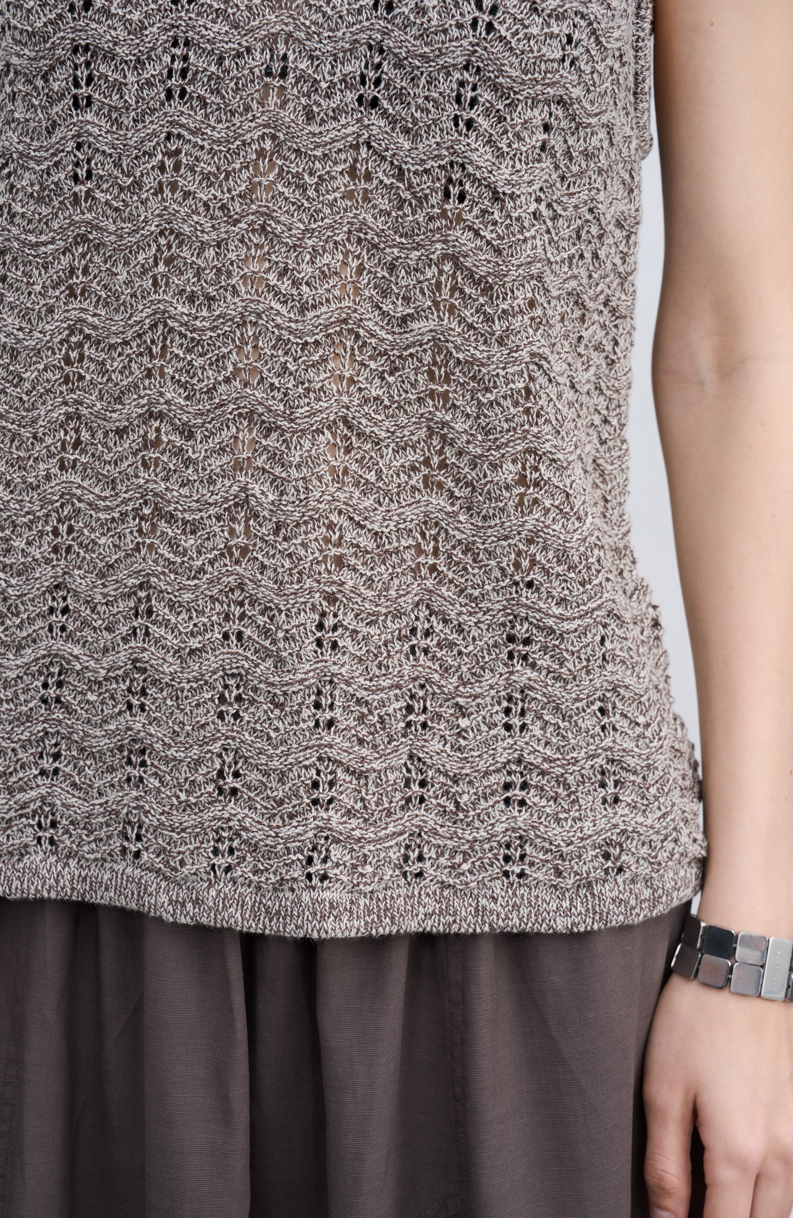 LOOSE TWIST KNIT VEST