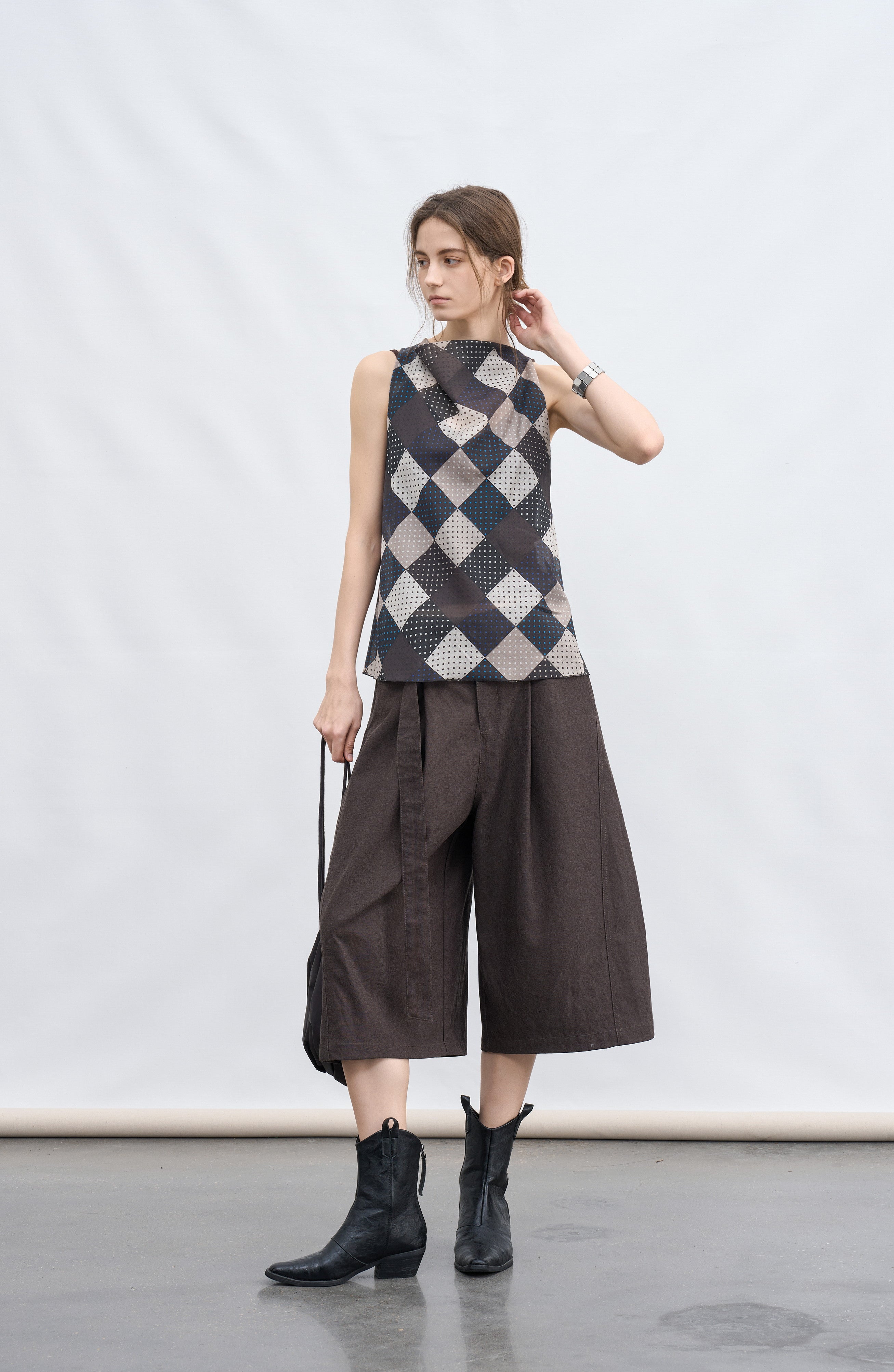 WIDE CURVE HALF PANTS