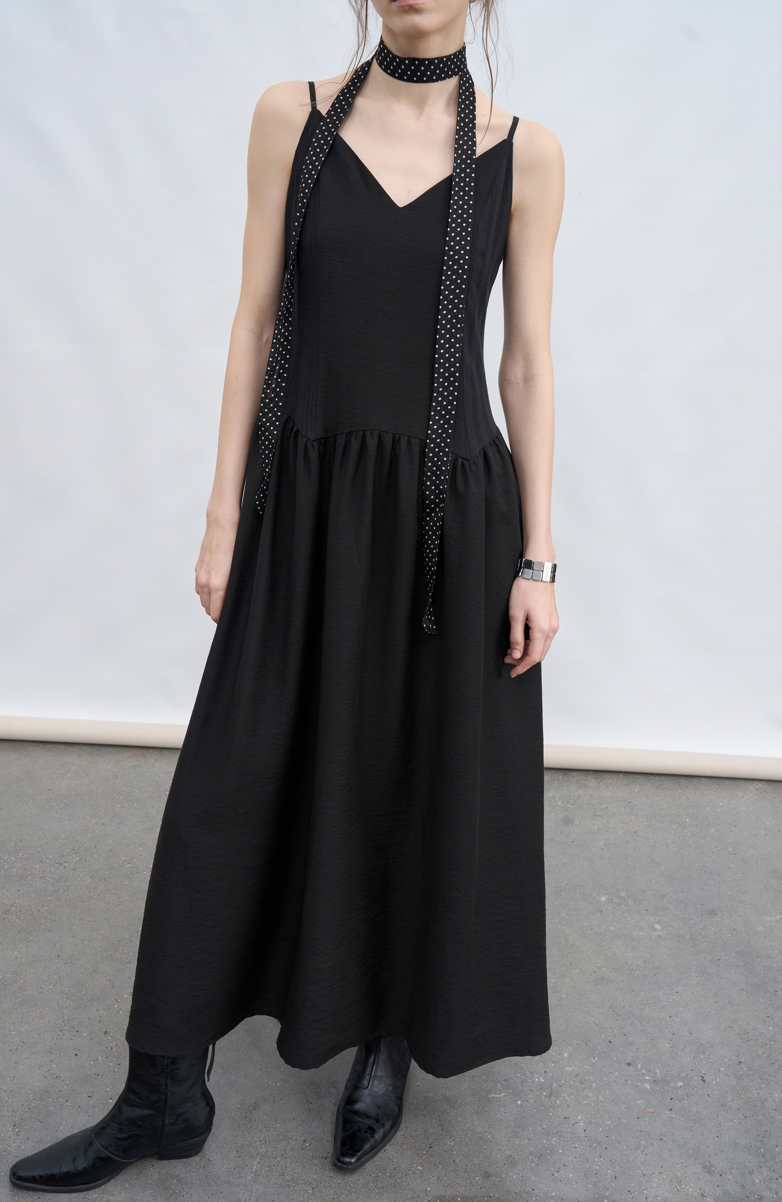 CLASSIC SHAPE VOLUME DRESS / 클래식 셰이프 볼륨 원피스