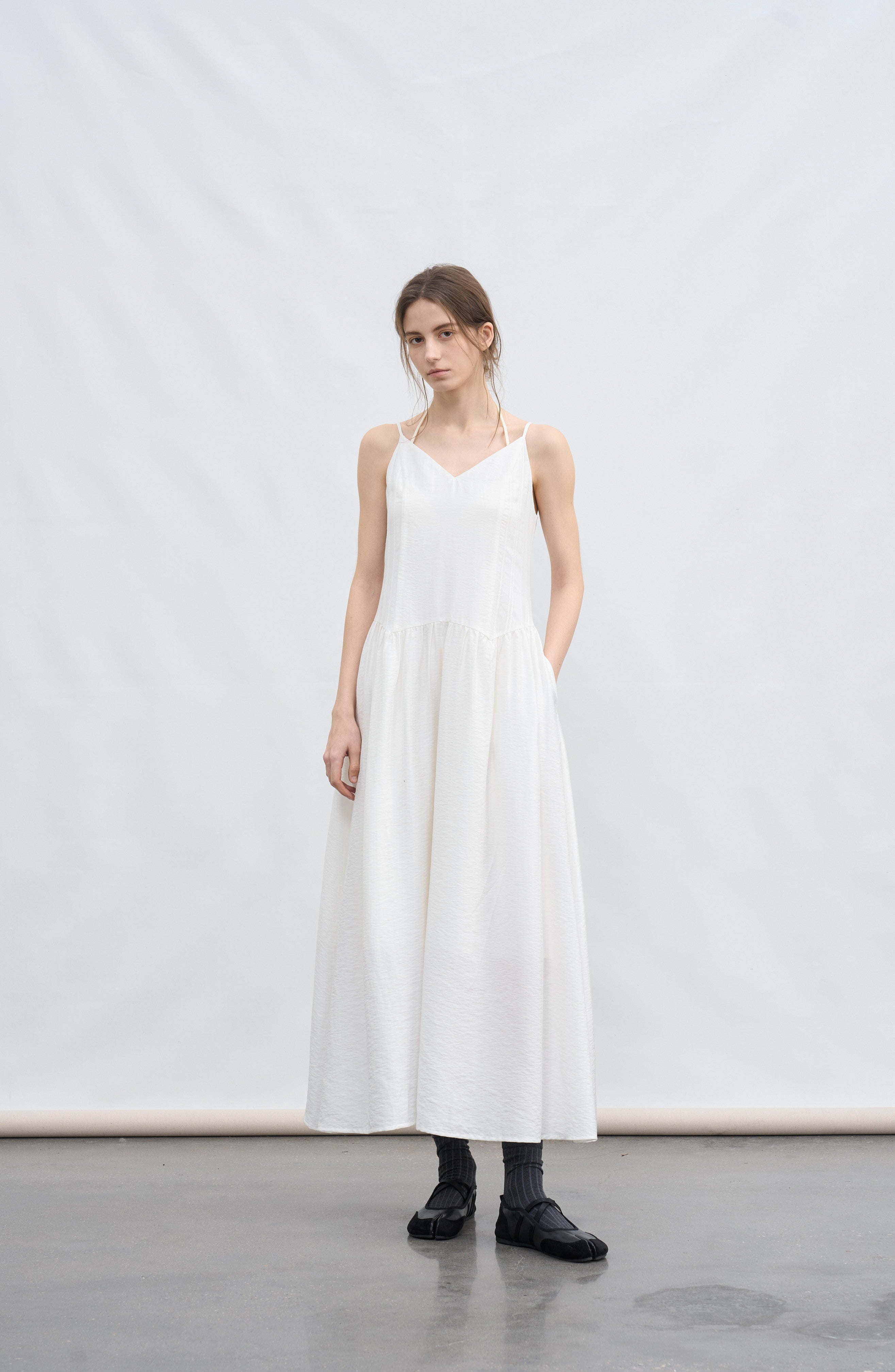 CLASSIC SHAPE VOLUME DRESS / 클래식 셰이프 볼륨 원피스