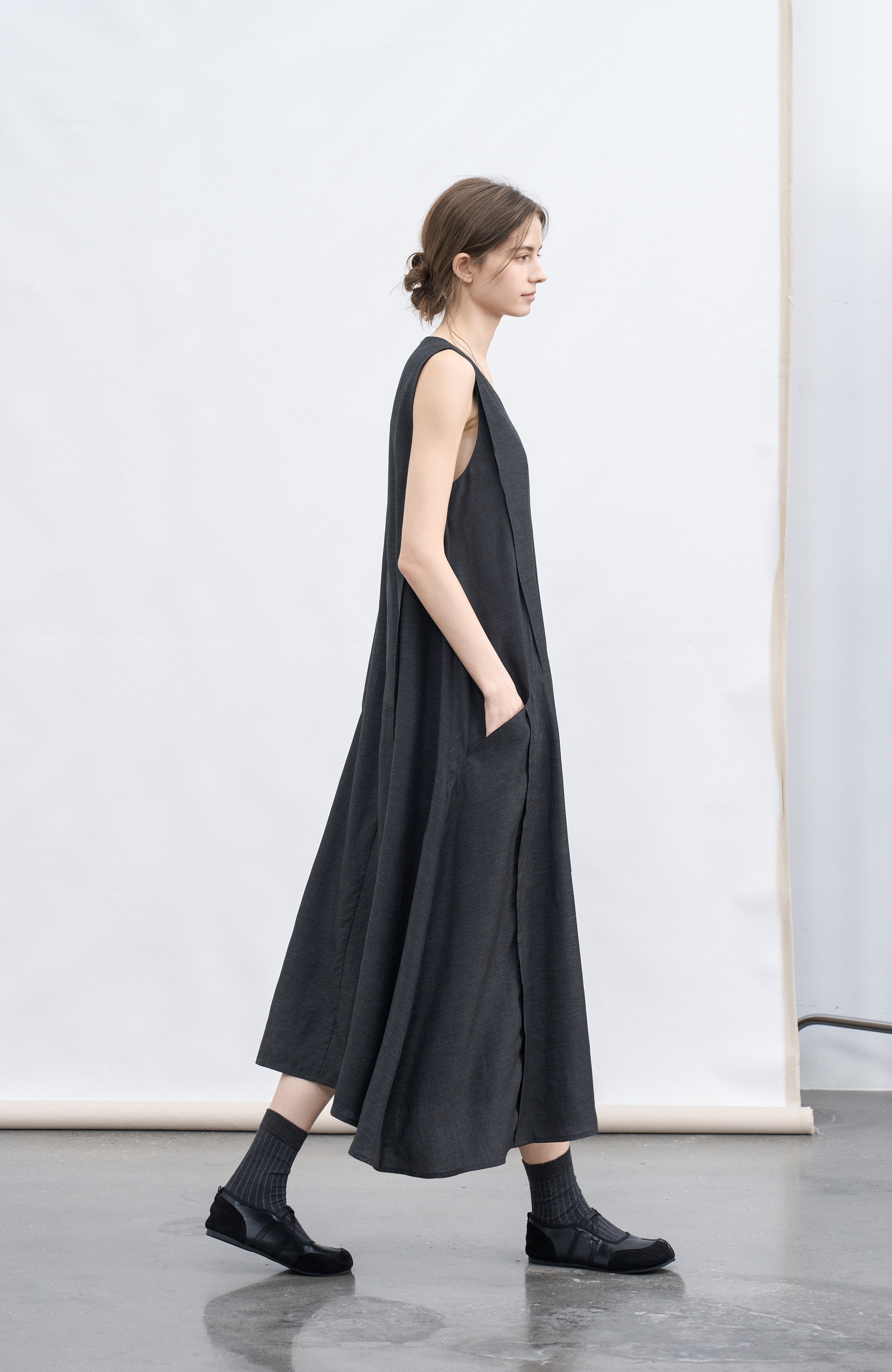 LIGHT TUCK MAXI DRESS / 라이트 터크 맥시 원피스