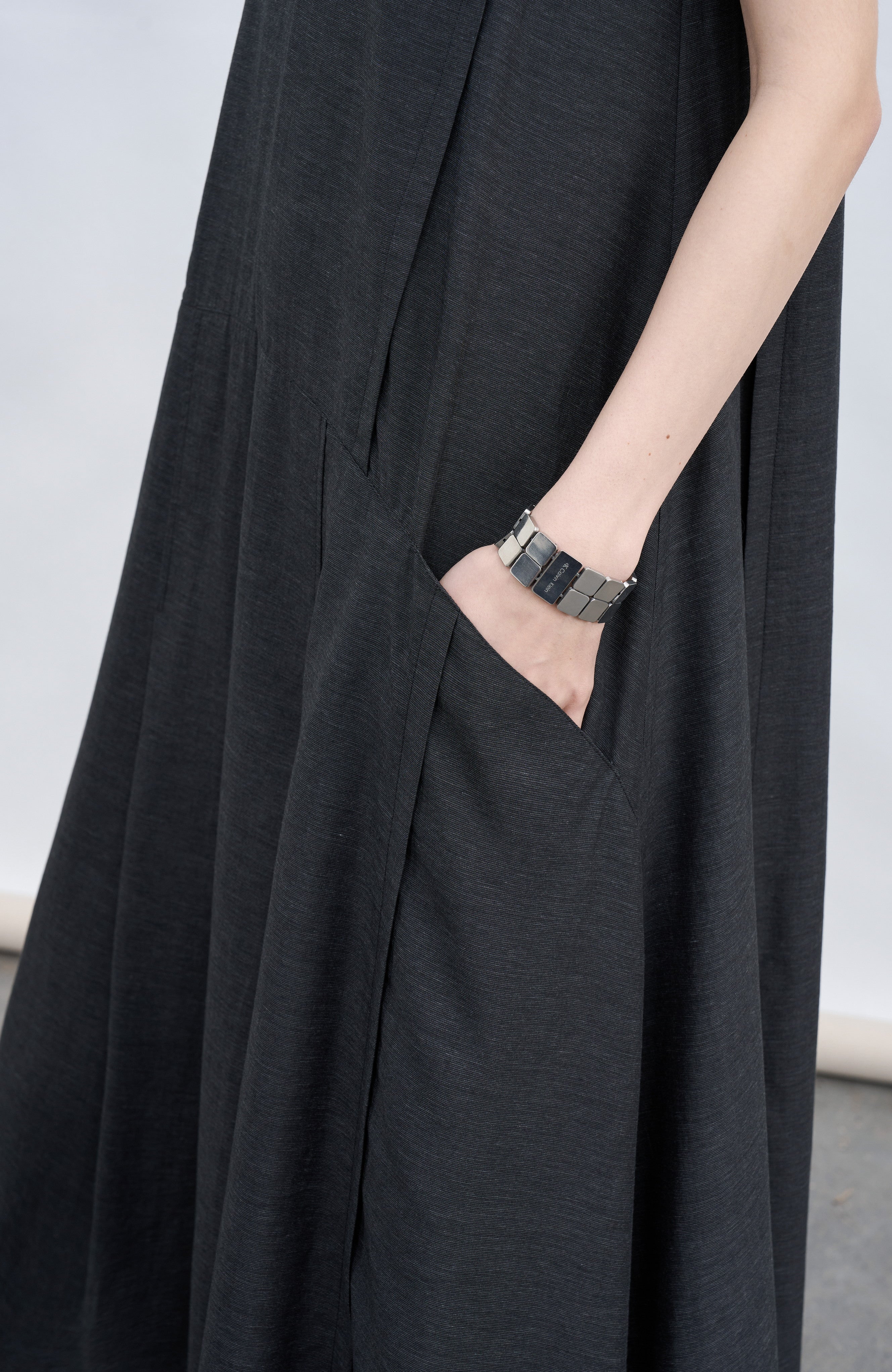 LIGHT TUCK MAXI DRESS / 라이트 터크 맥시 원피스