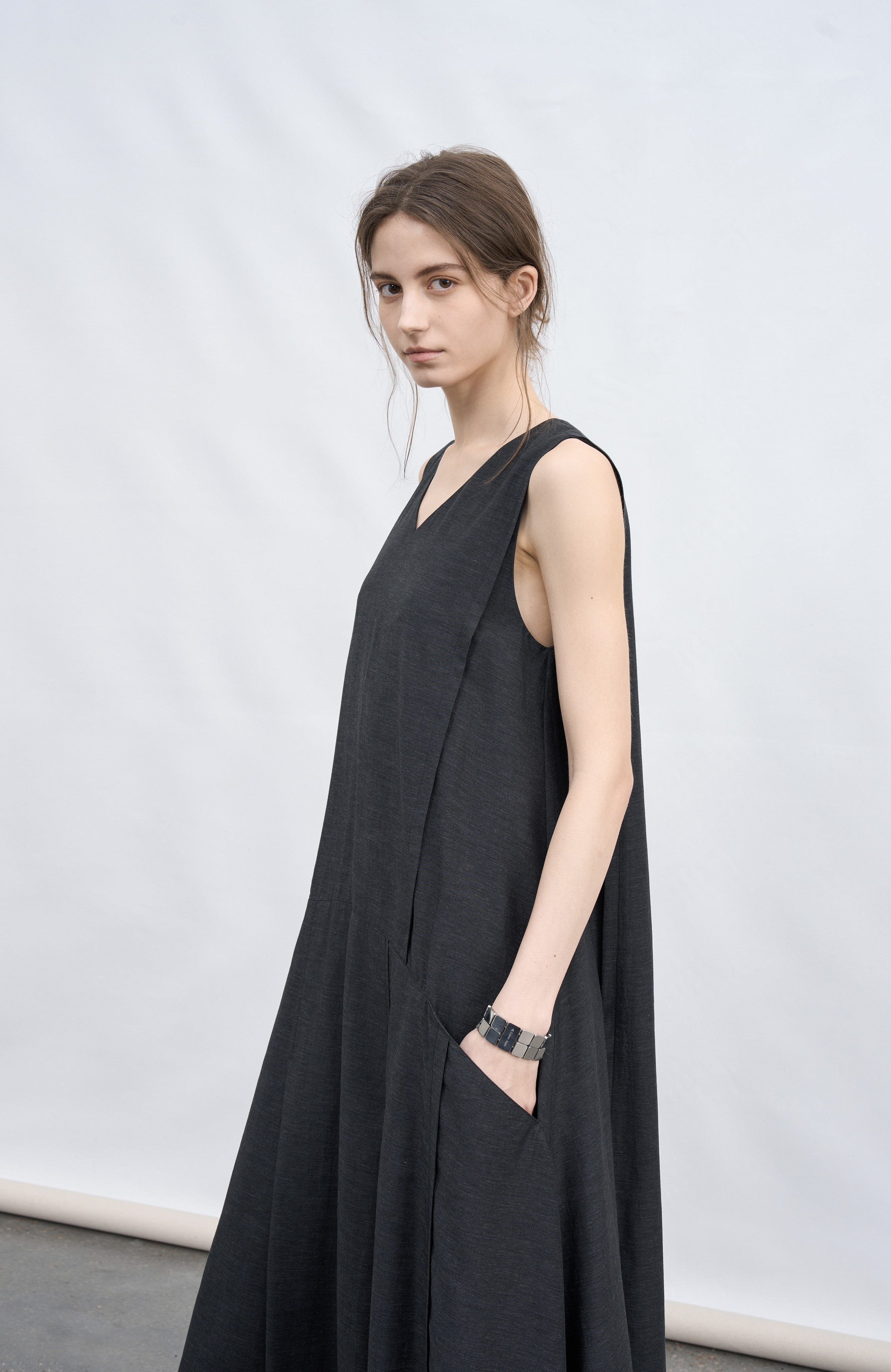 LIGHT TUCK MAXI DRESS / 라이트 터크 맥시 원피스