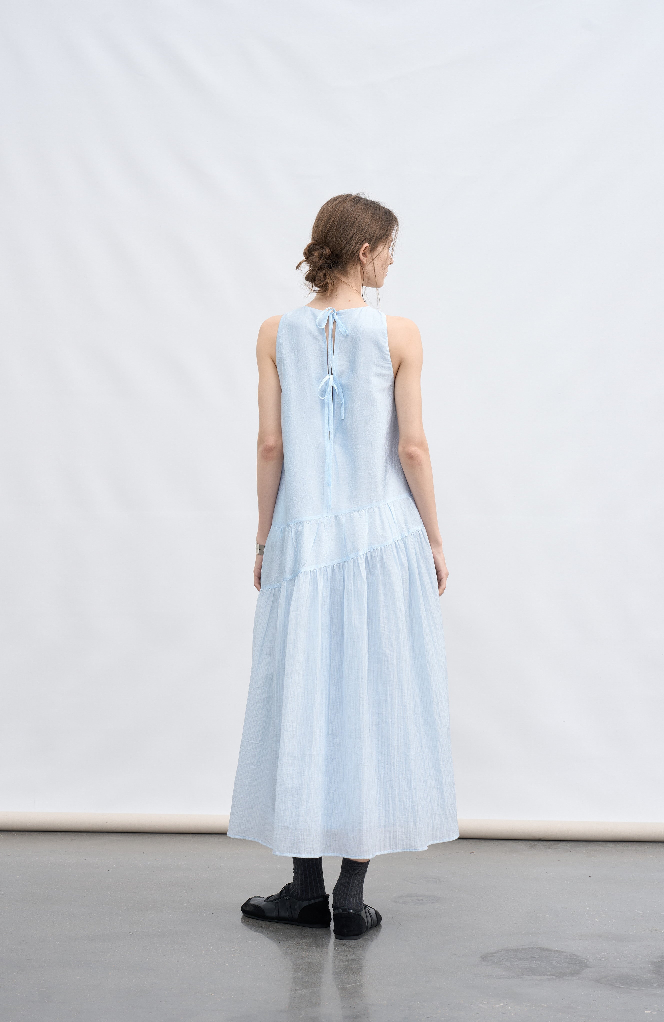 BACK RIBBON SMOOTH DRESS