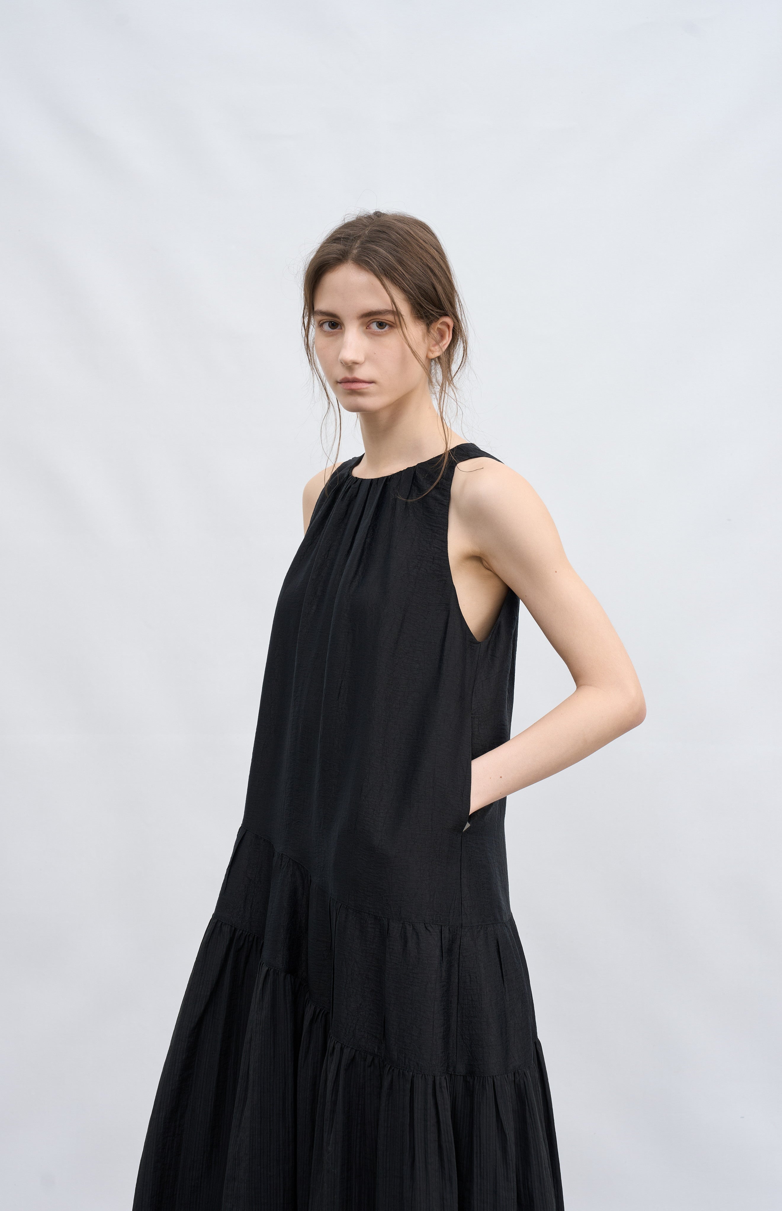 BACK RIBBON SMOOTH DRESS