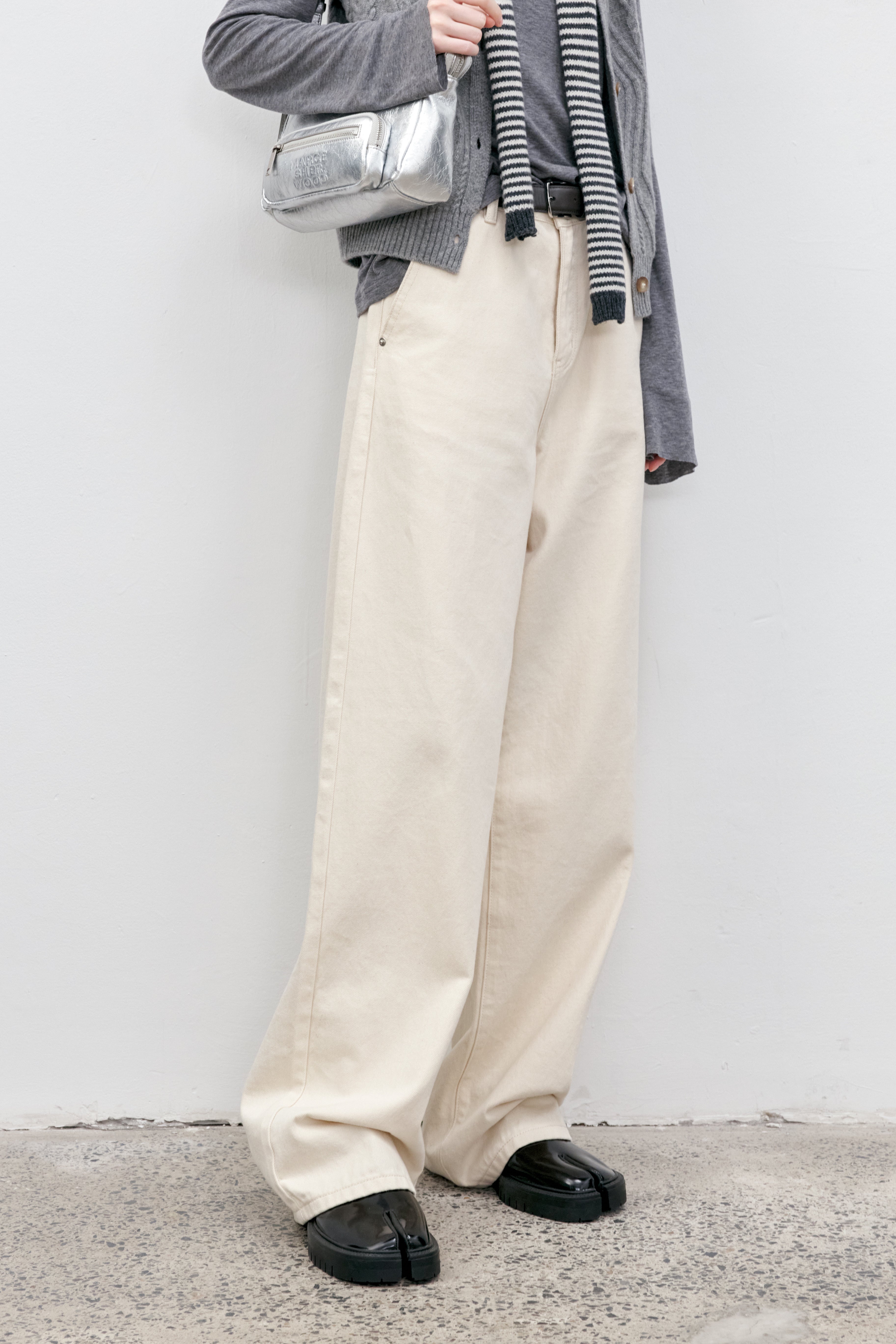 BASIC STRAIGHT WHITE JEANS / ベーシックストレートホワイトジーンズ