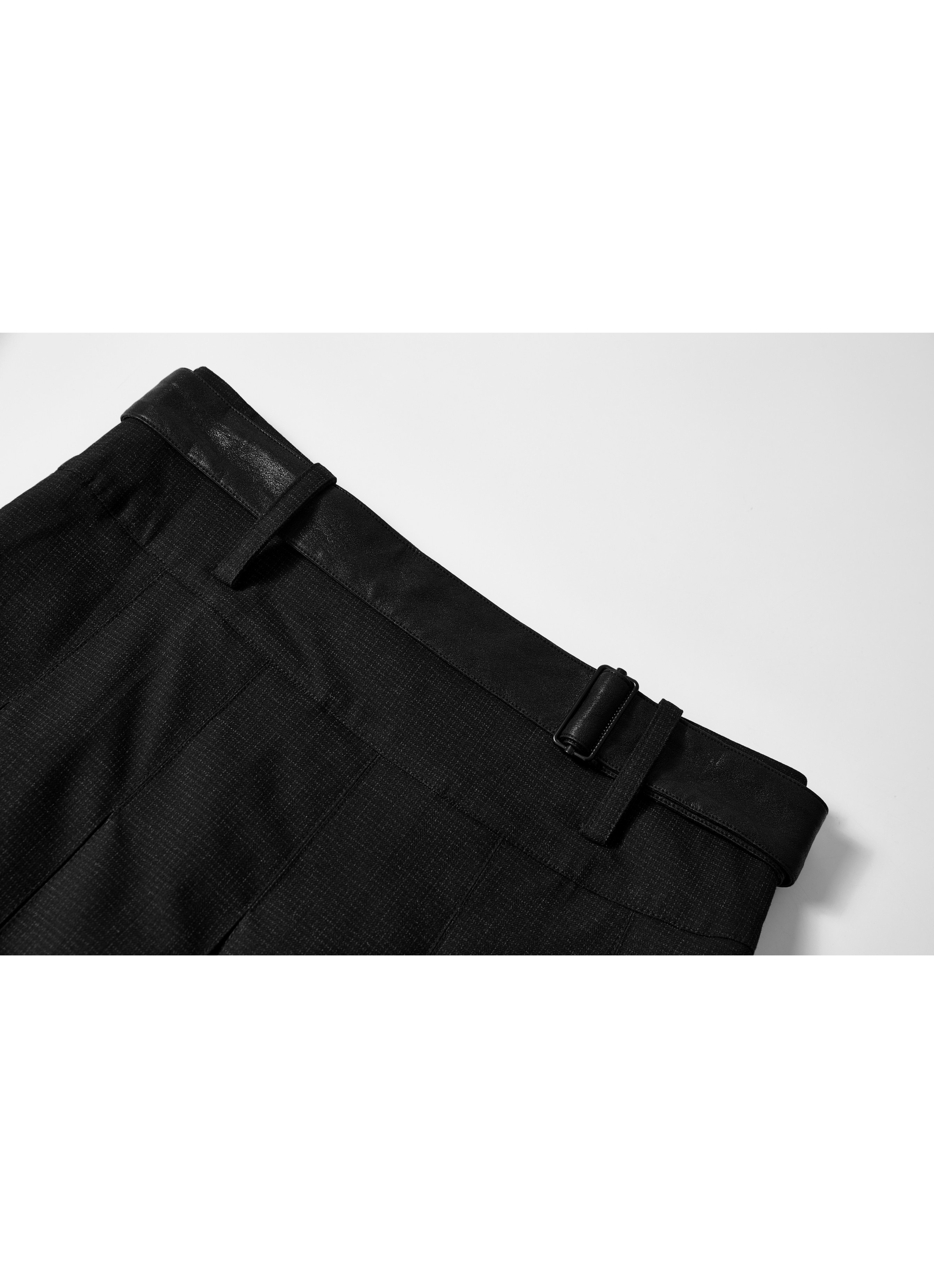 BACK LEATHER PLEATED SKIRT