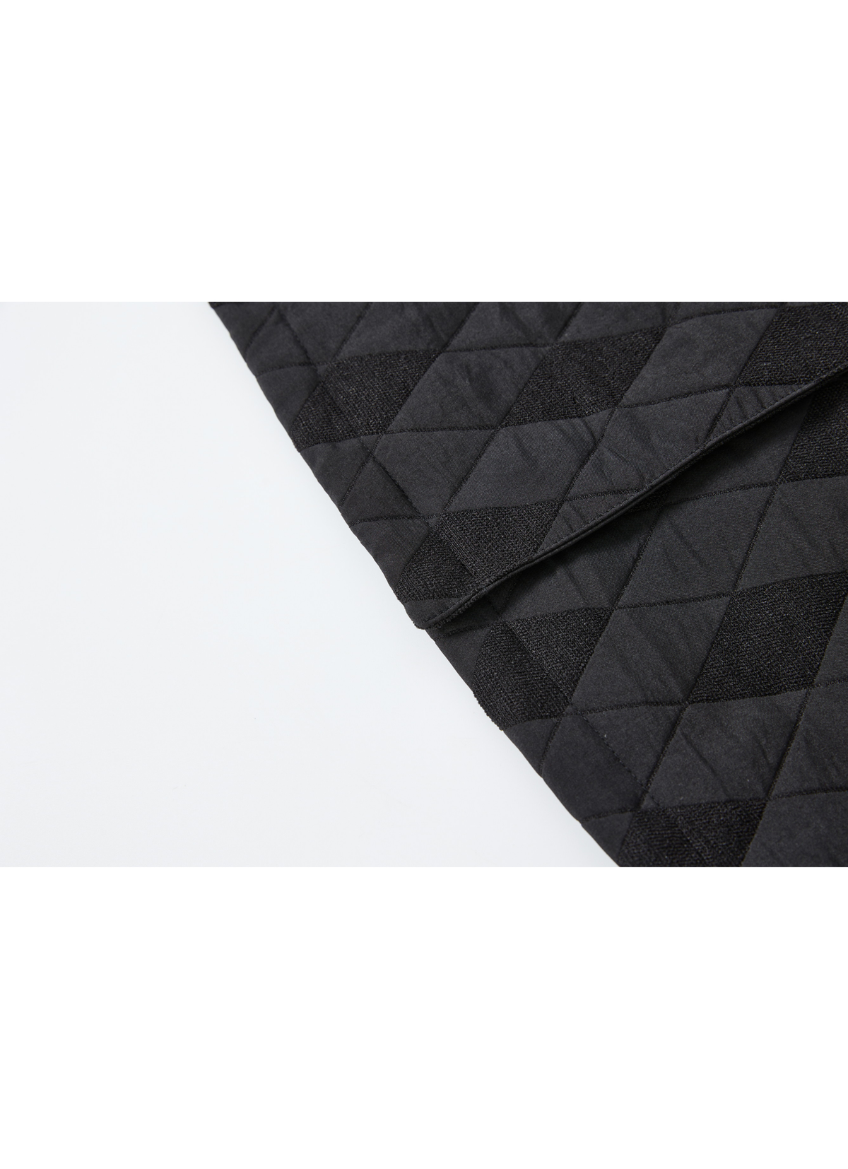 DIAMOND QUILTING SLIT SKIRT