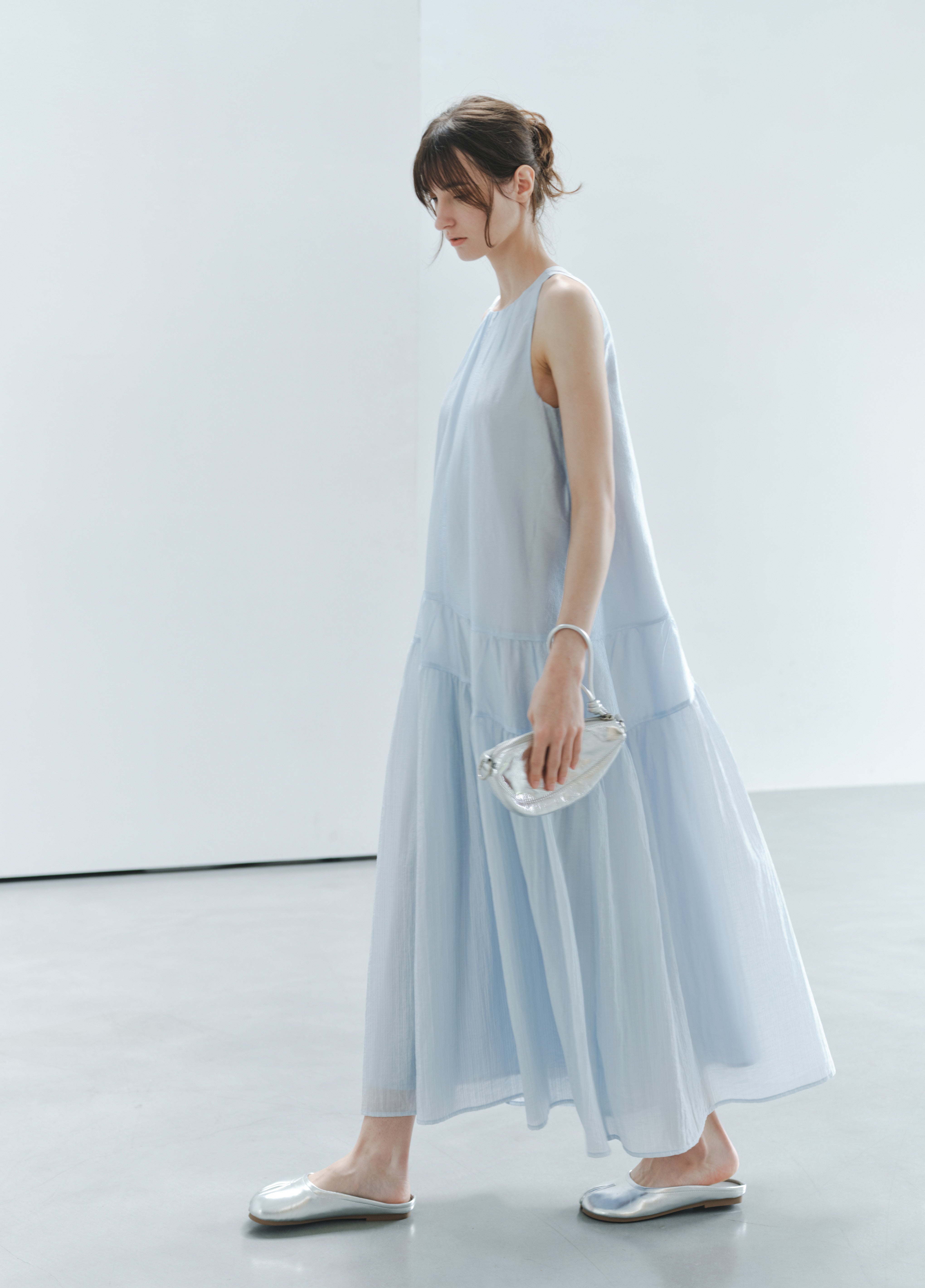 BACK RIBBON SMOOTH DRESS