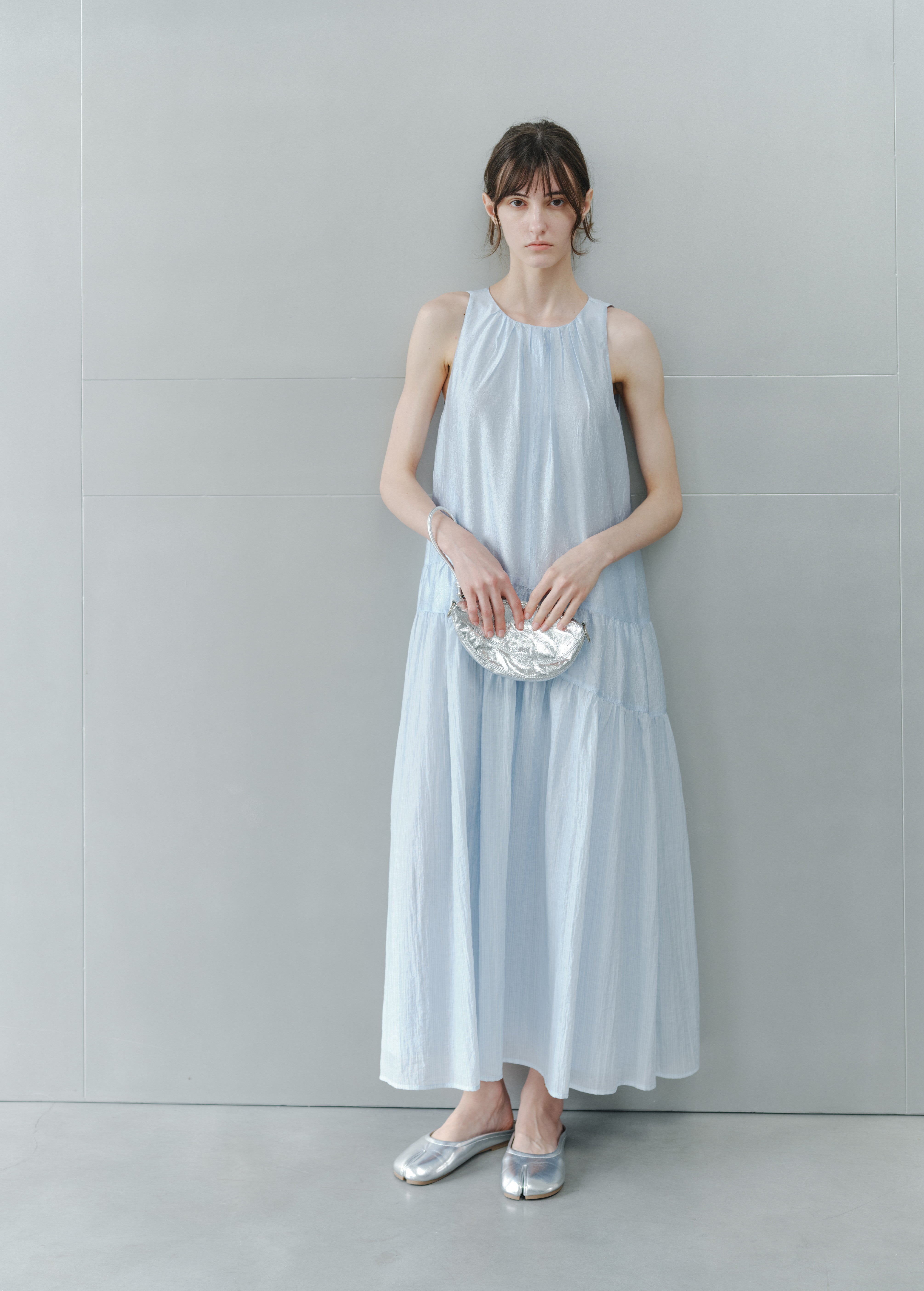 BACK RIBBON SMOOTH DRESS