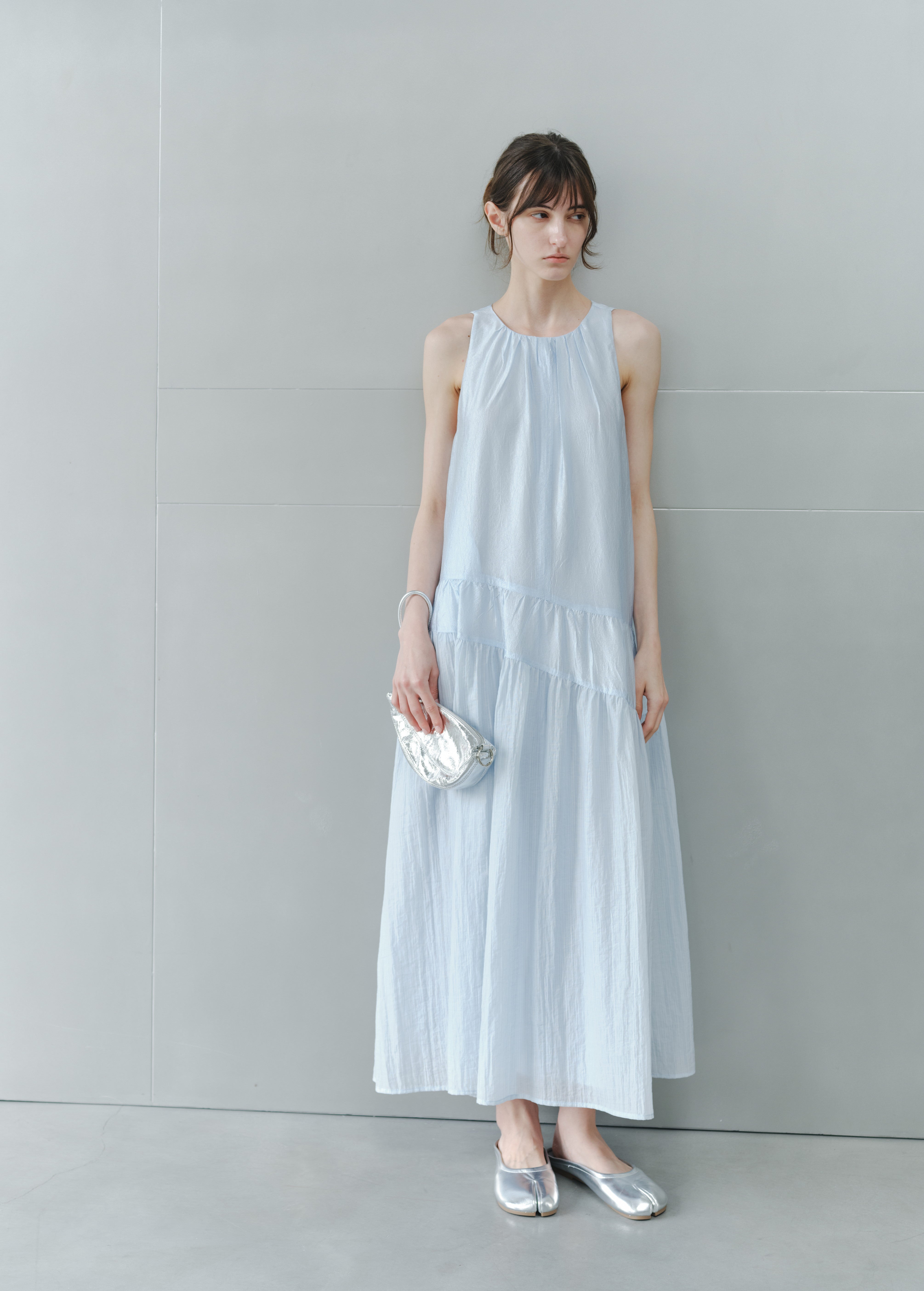 BACK RIBBON SMOOTH DRESS