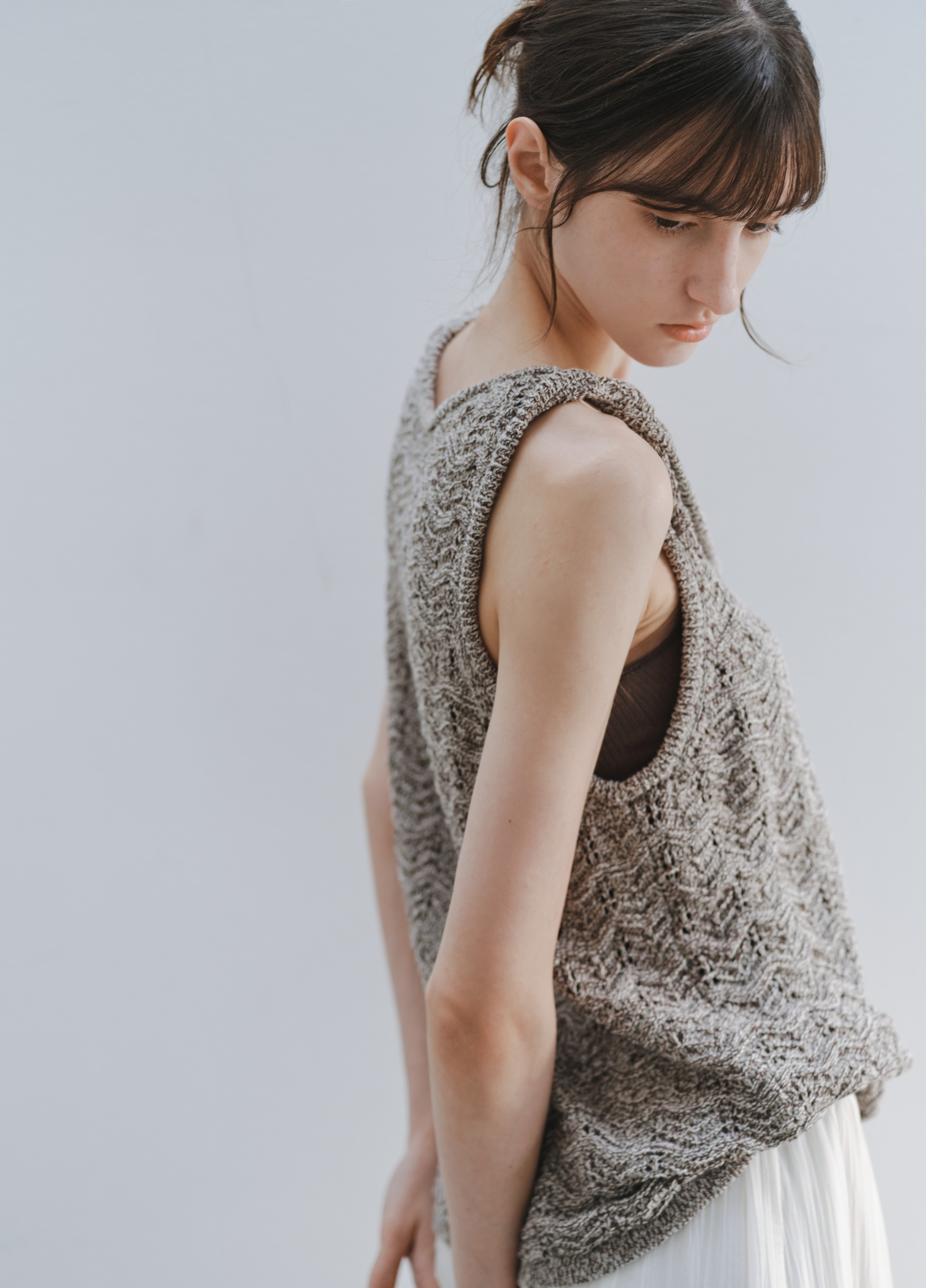 LOOSE TWIST KNIT VEST
