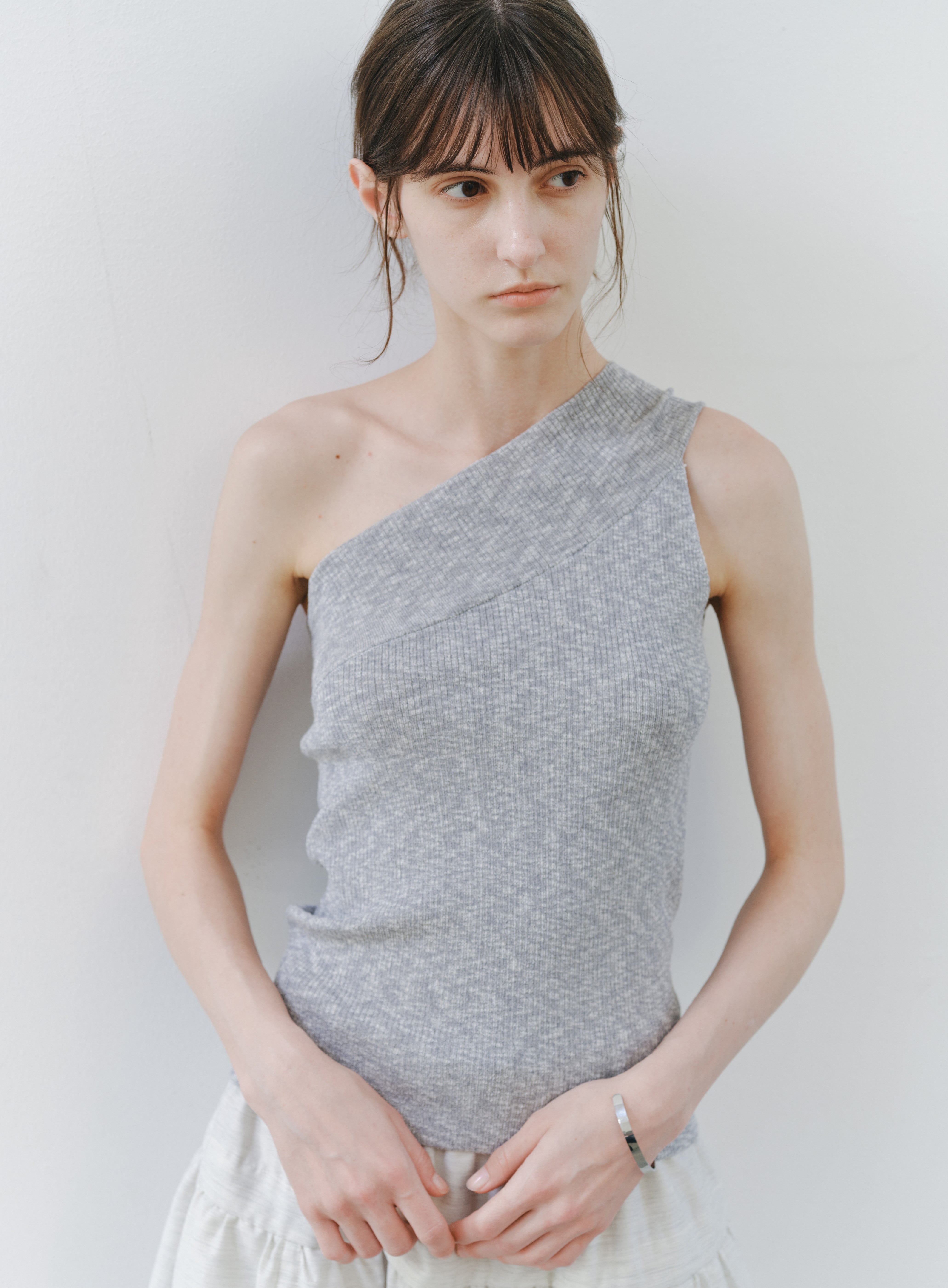 ONE OFF SHOULDER TOP