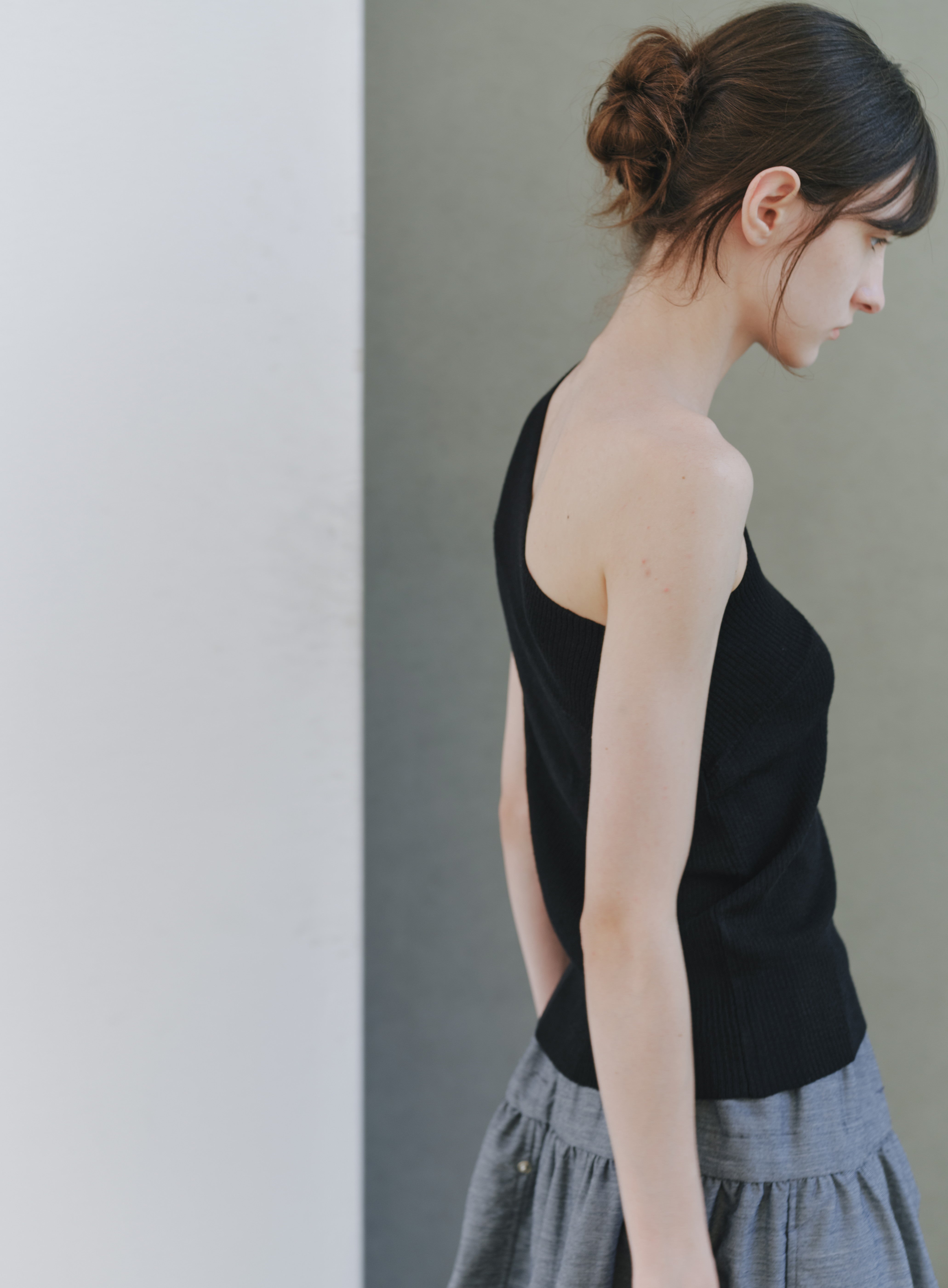 ONE OFF SHOULDER TOP