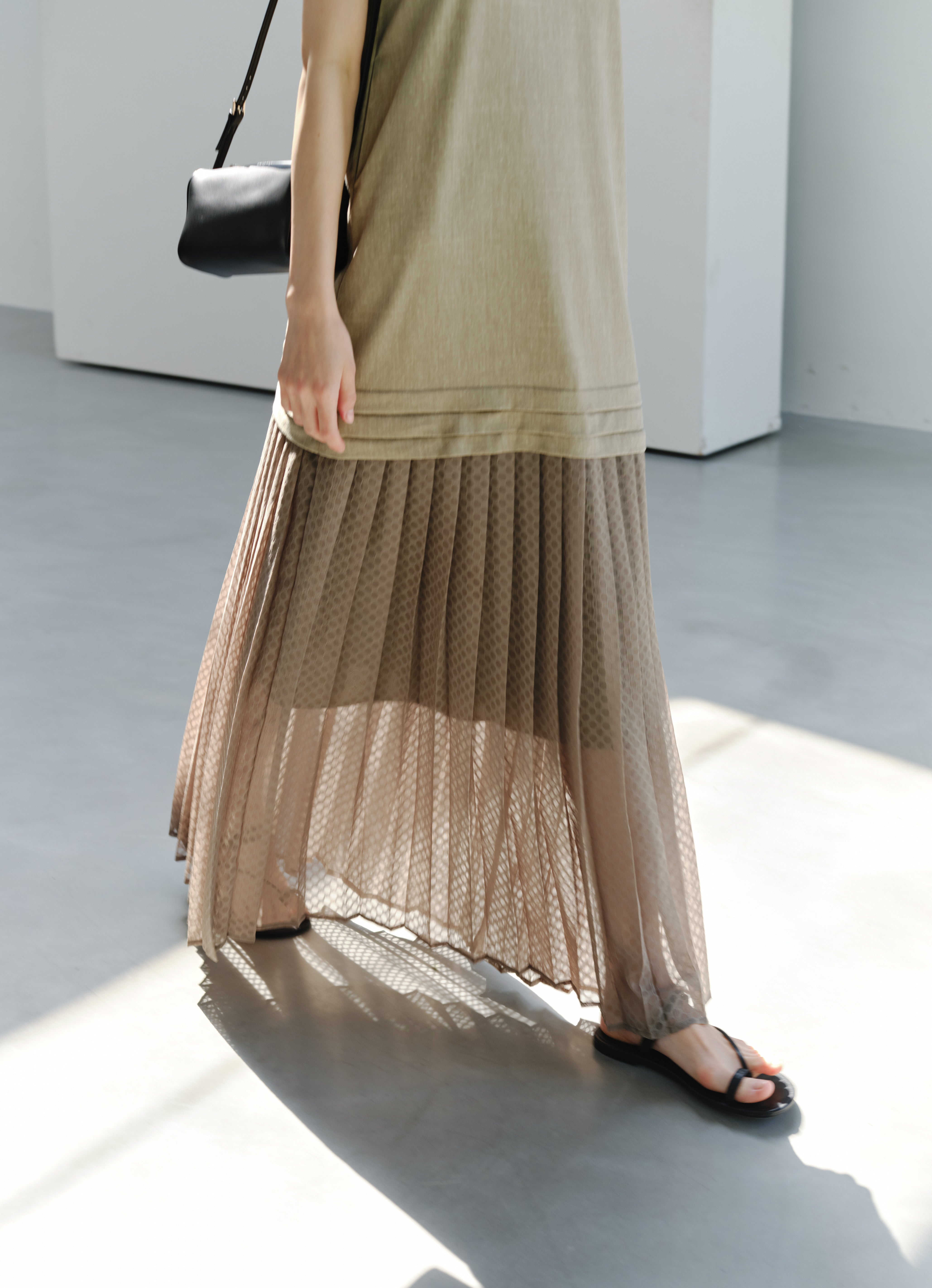 BUBBLE PLEAT DOCKING DRESS