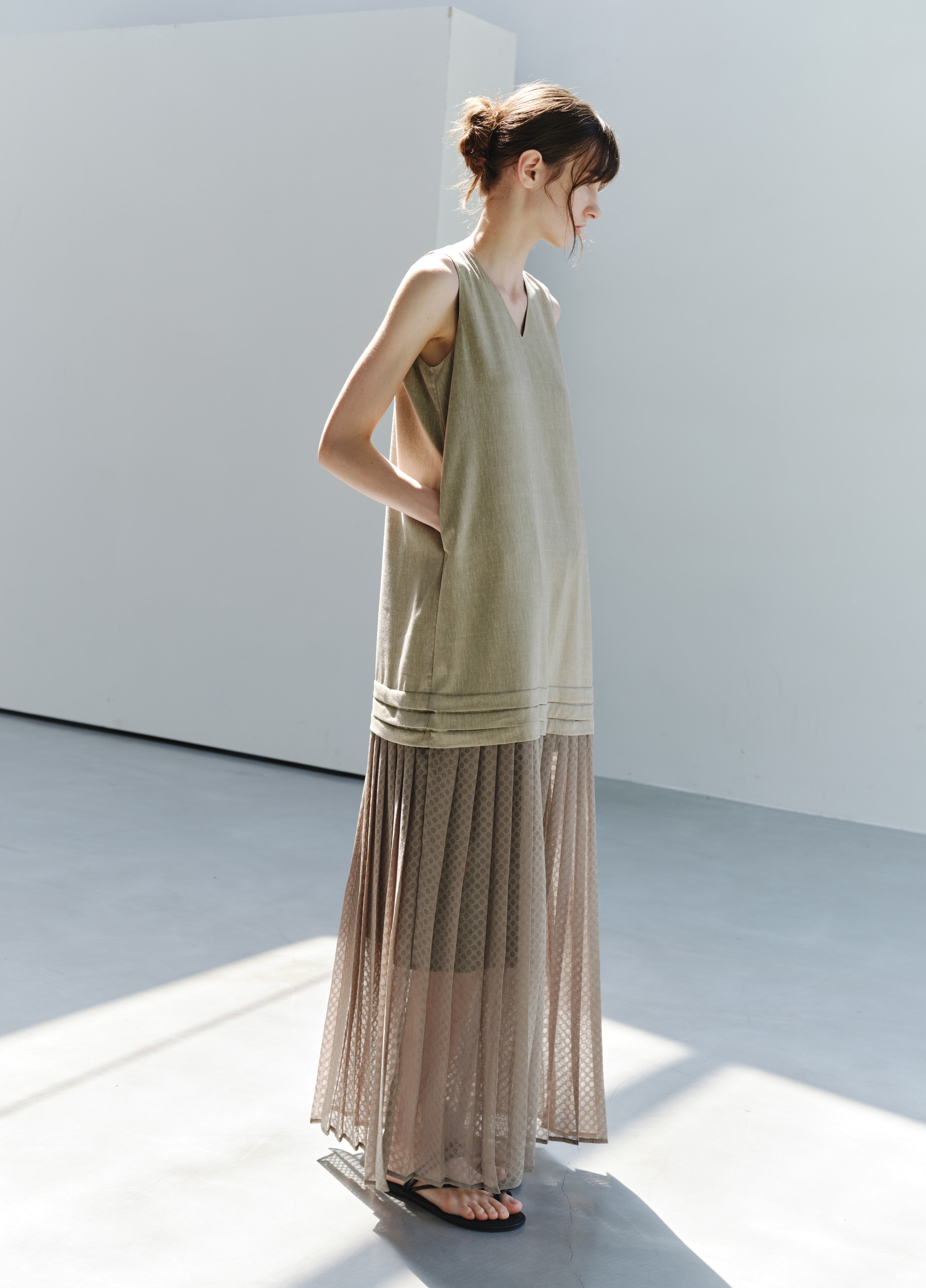 BUBBLE PLEAT DOCKING DRESS
