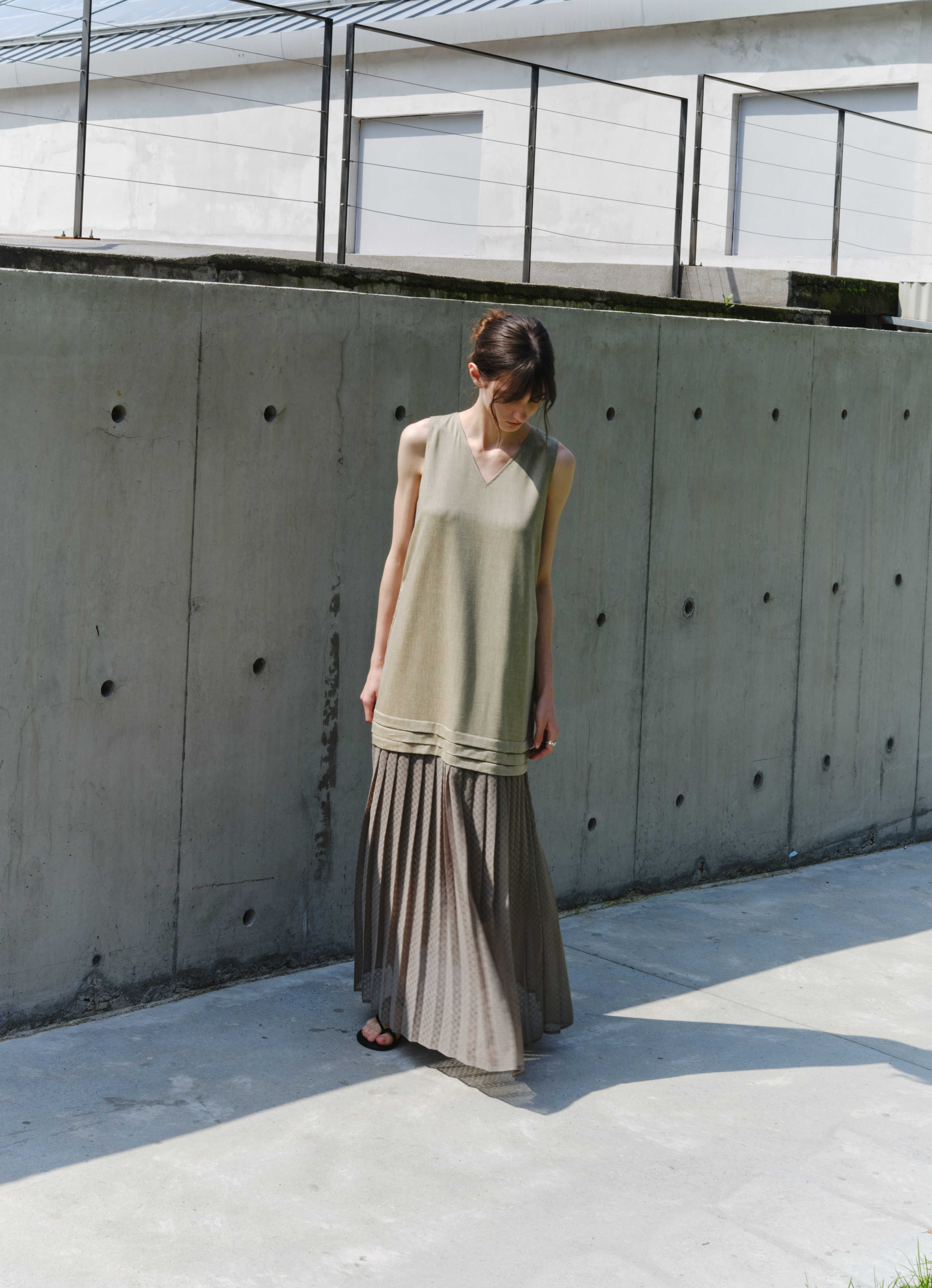 BUBBLE PLEAT DOCKING DRESS
