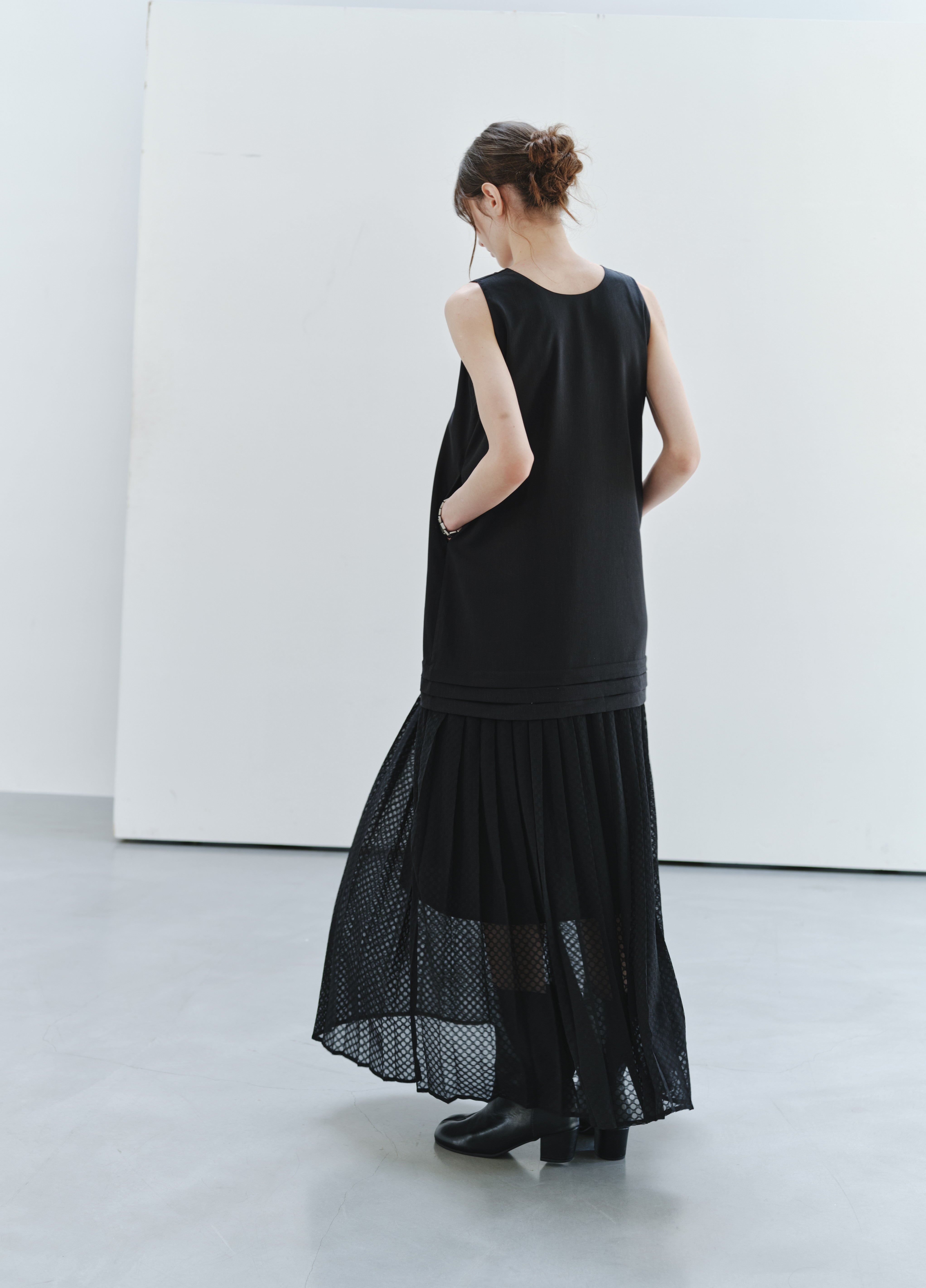 BUBBLE PLEAT DOCKING DRESS