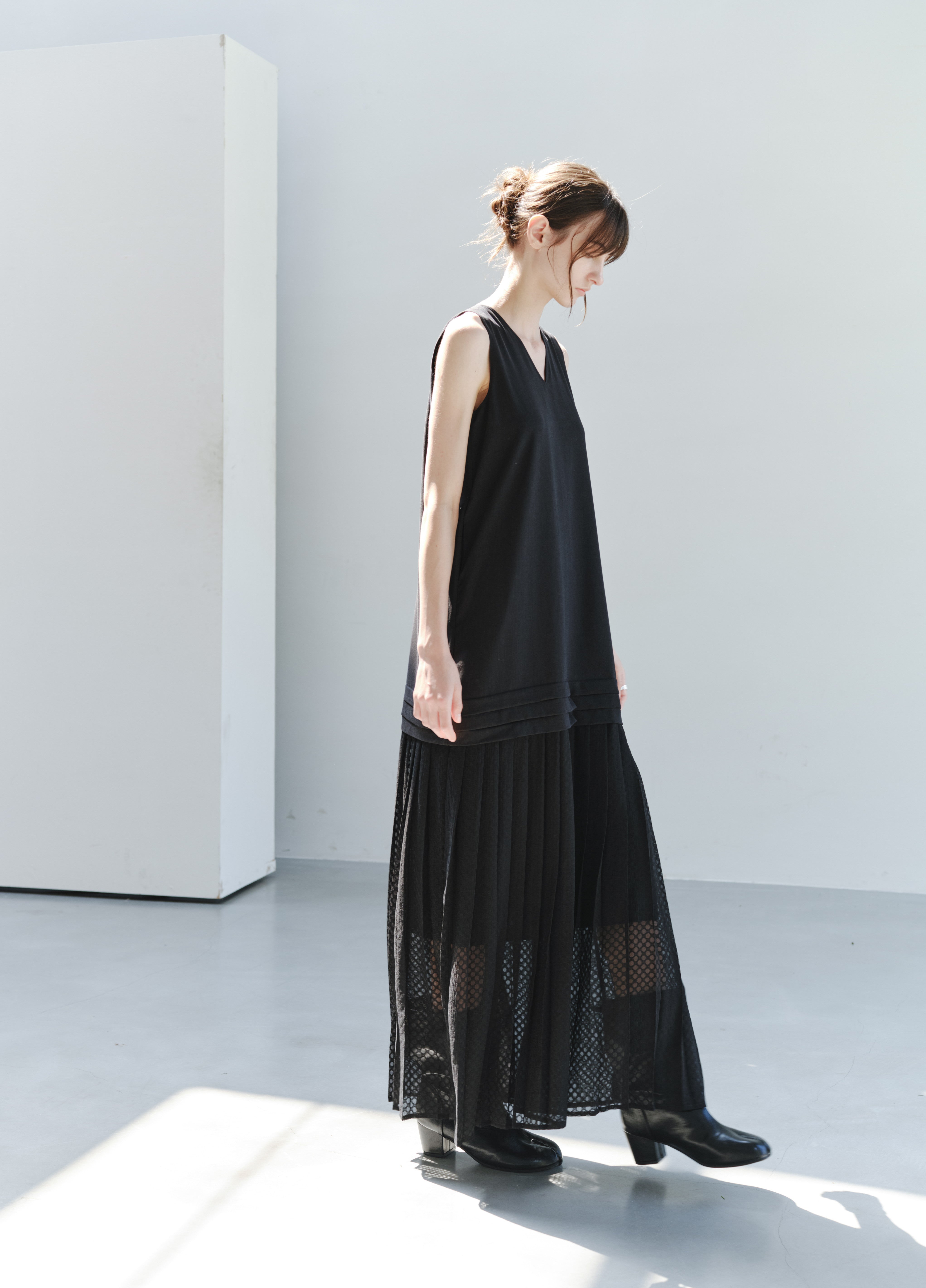 BUBBLE PLEAT DOCKING DRESS