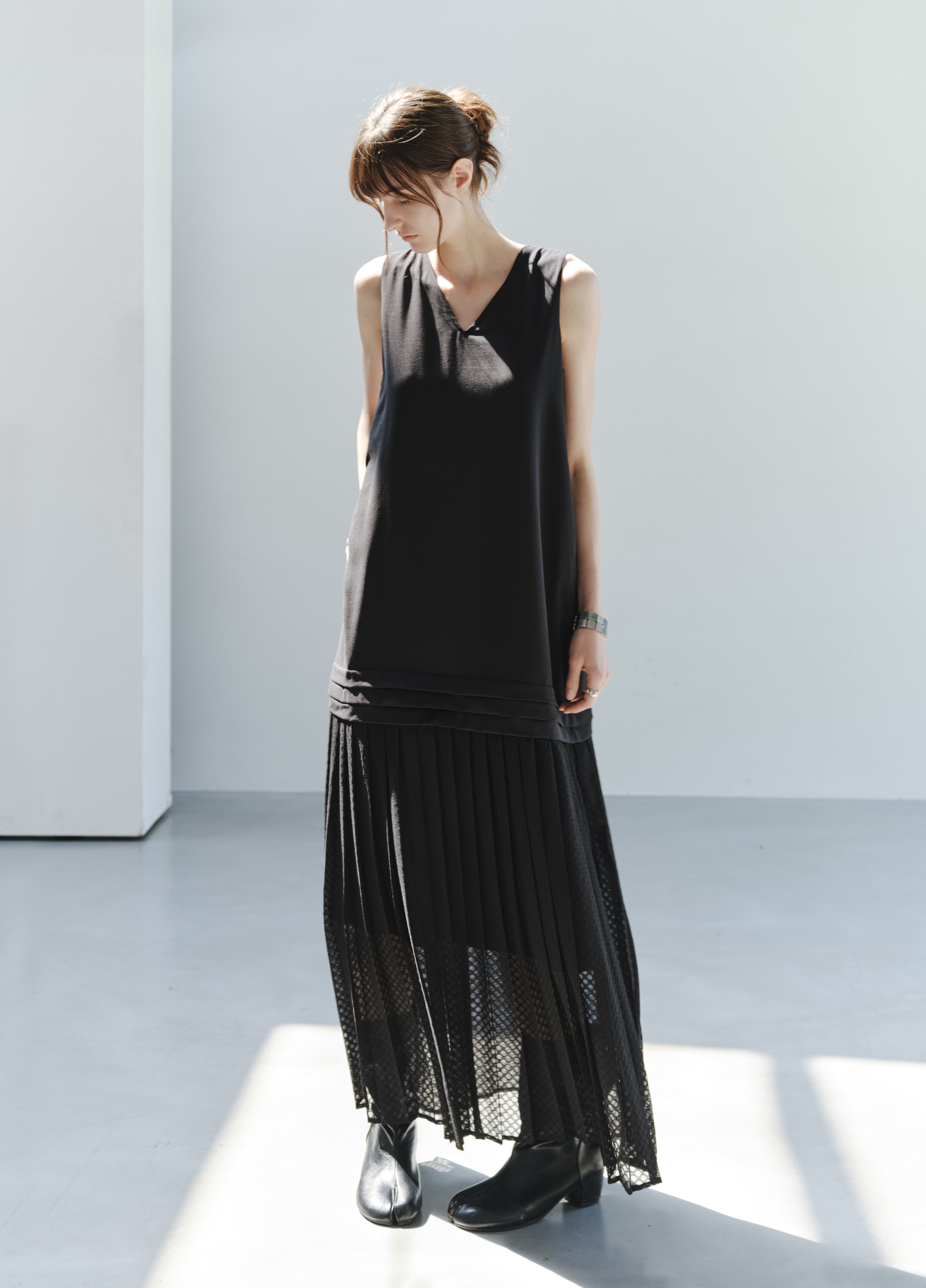 BUBBLE PLEAT DOCKING DRESS