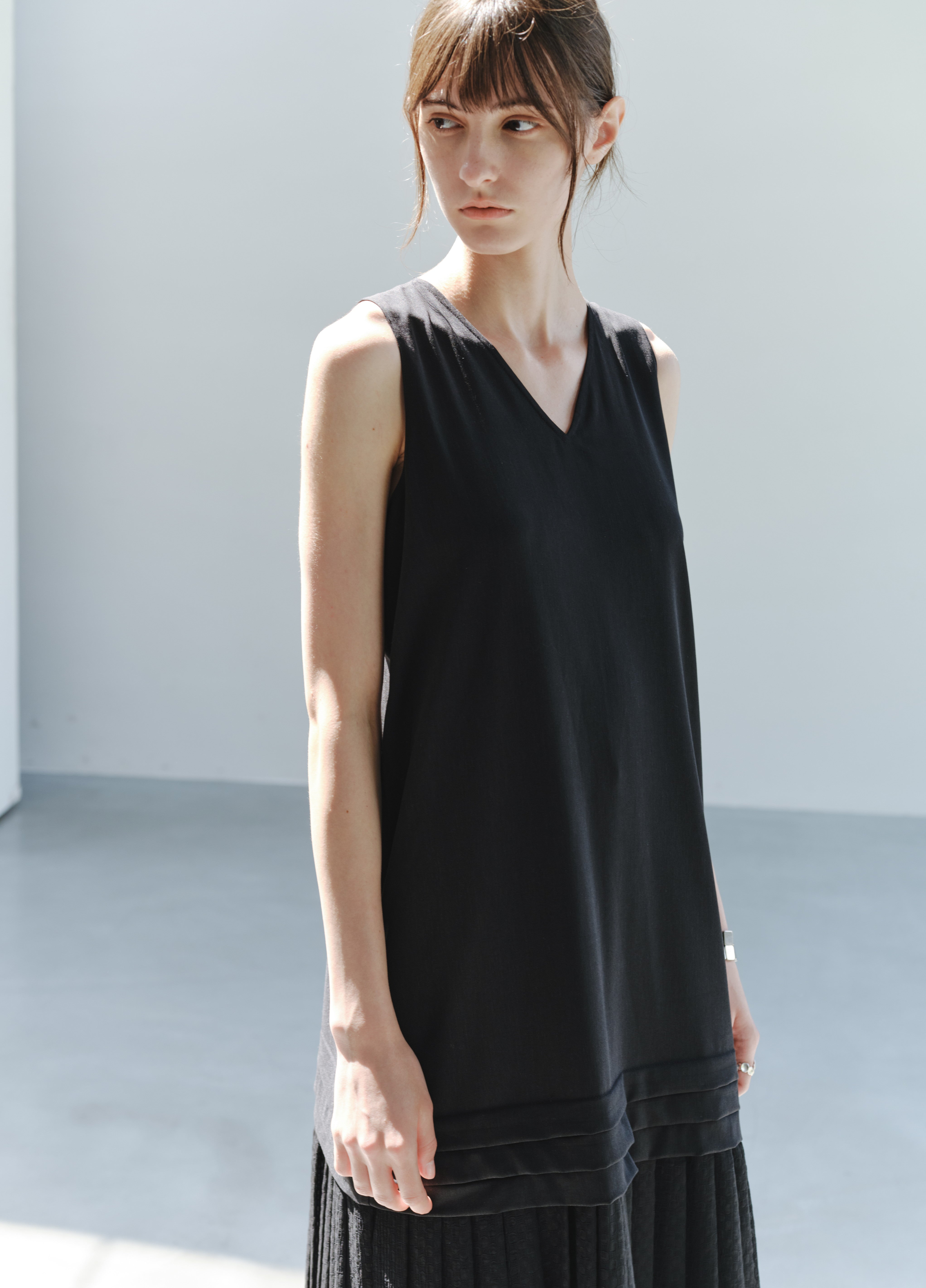 BUBBLE PLEAT DOCKING DRESS