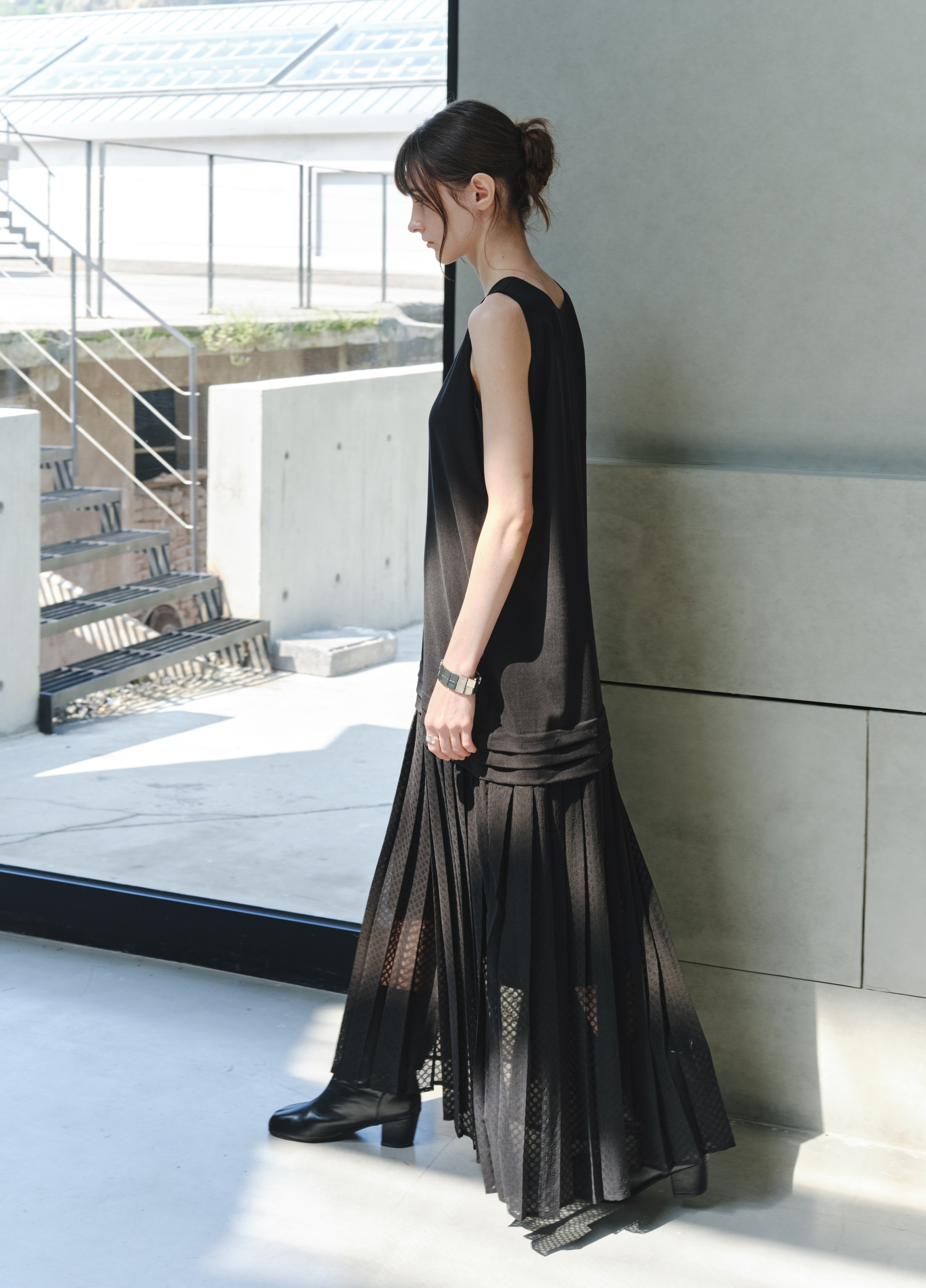 BUBBLE PLEAT DOCKING DRESS