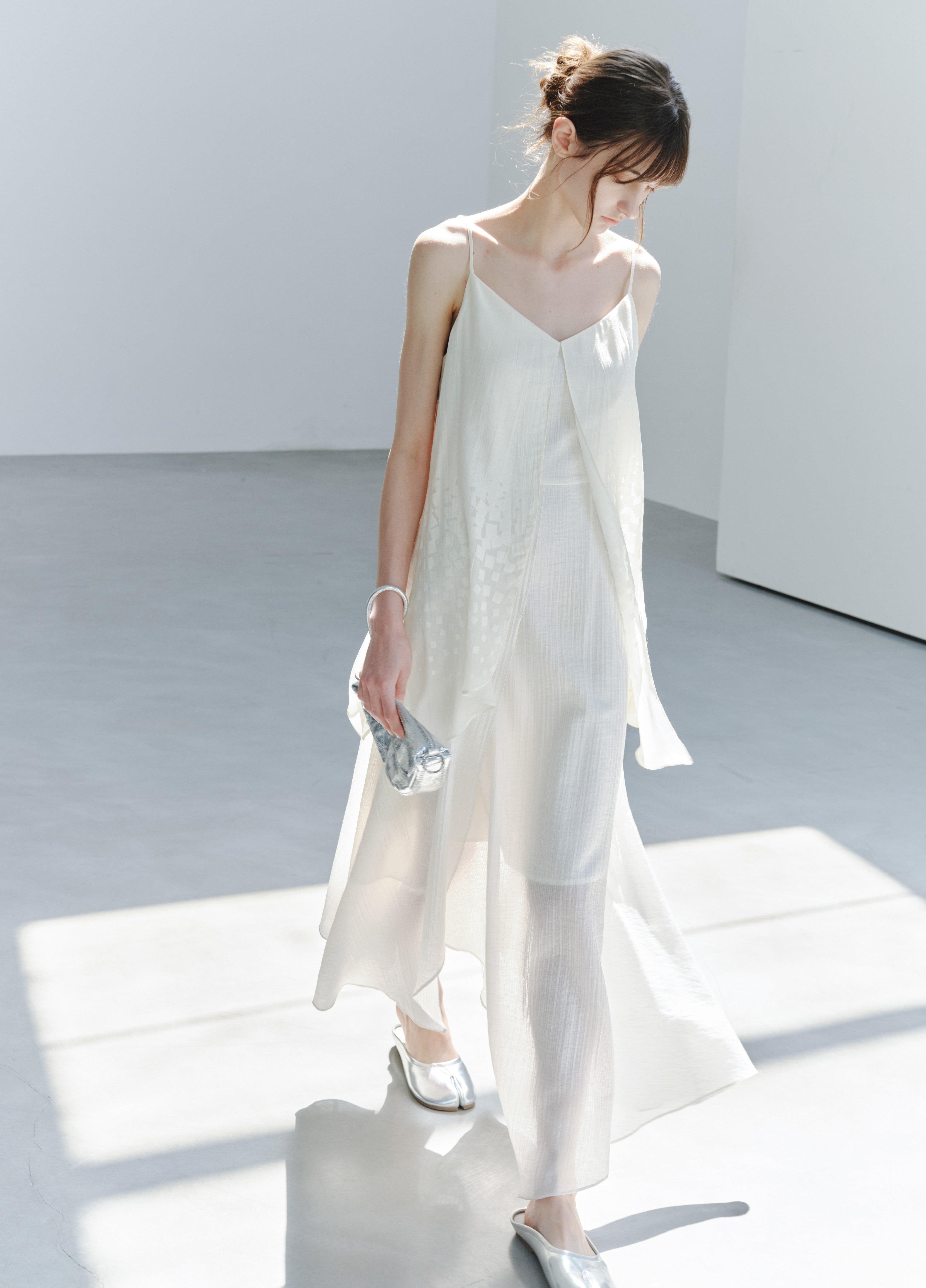 LAYERED FLARE FLOW DRESS