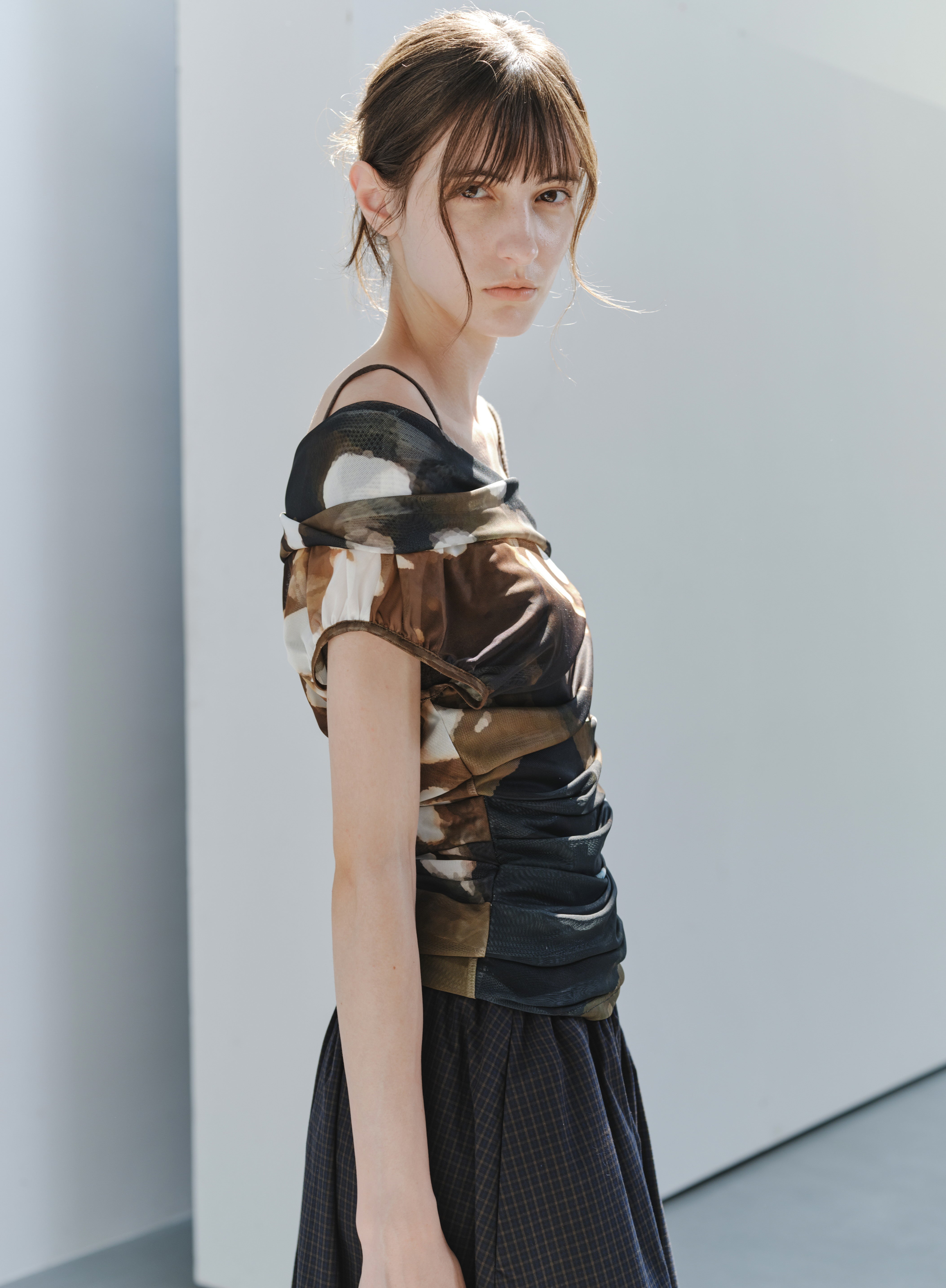 LIGHT SHADOW MESH TOP