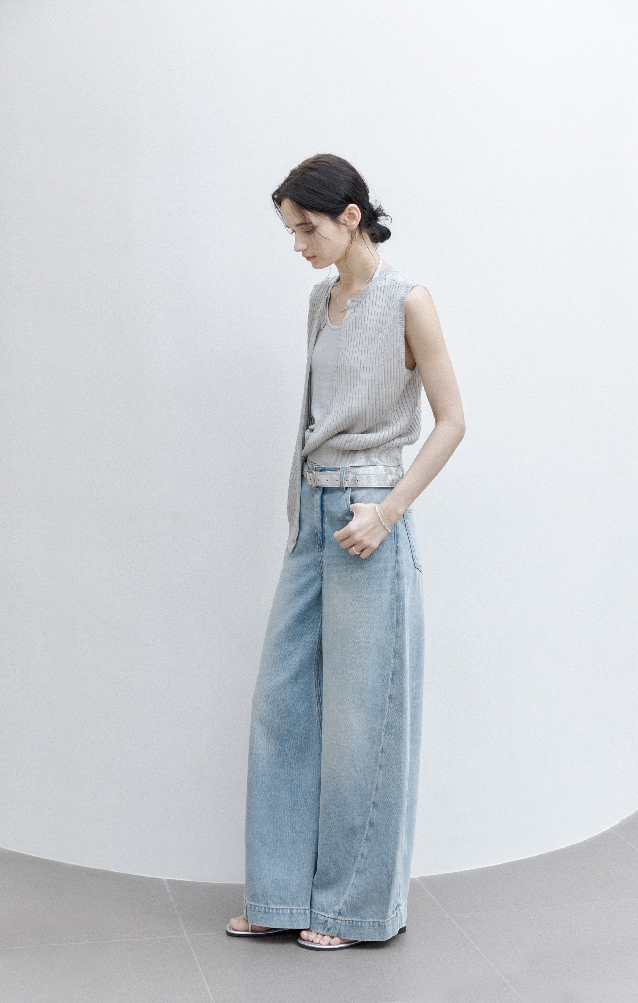 WASHED BLUE WIDE JEANS / 워시드 블루 와이드 청바지