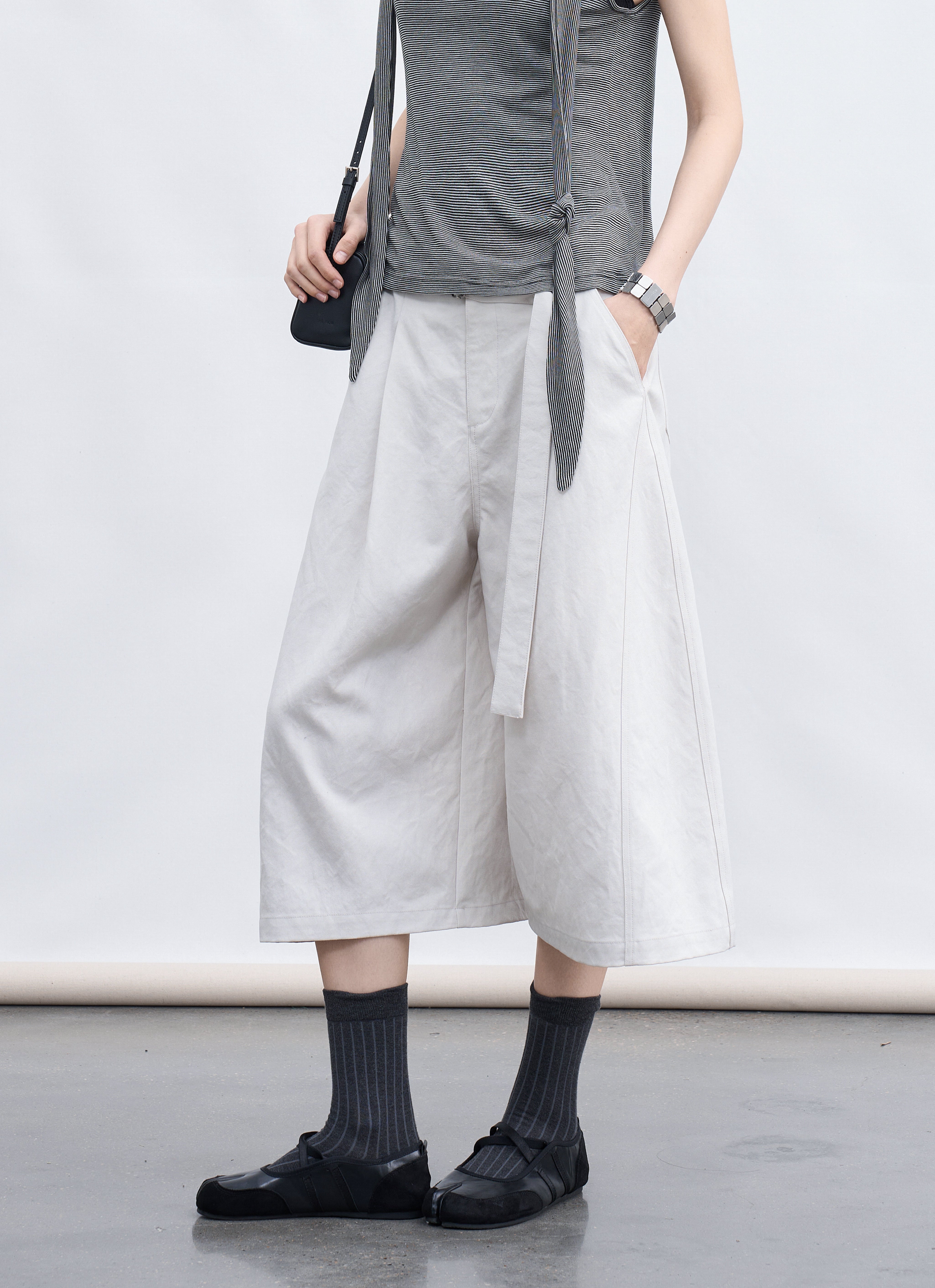 WIDE CURVE HALF PANTS