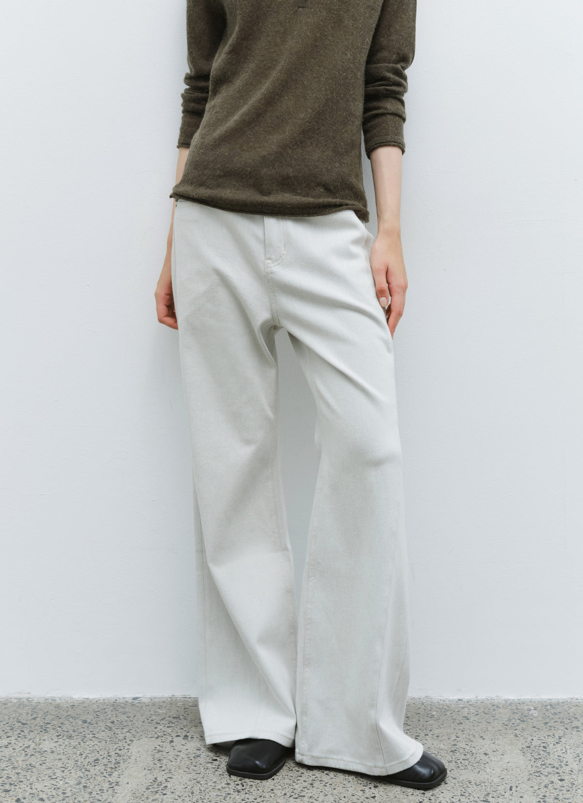 WASHED WHITE FLARE JEANS