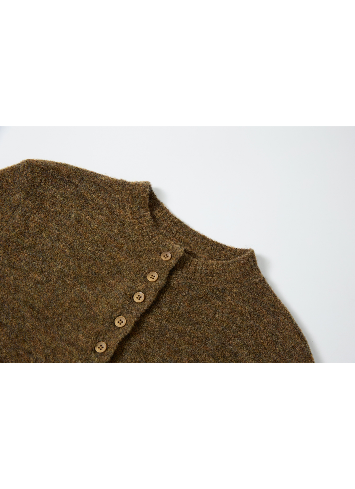 MULTI BUTTON COLOR SWEATER